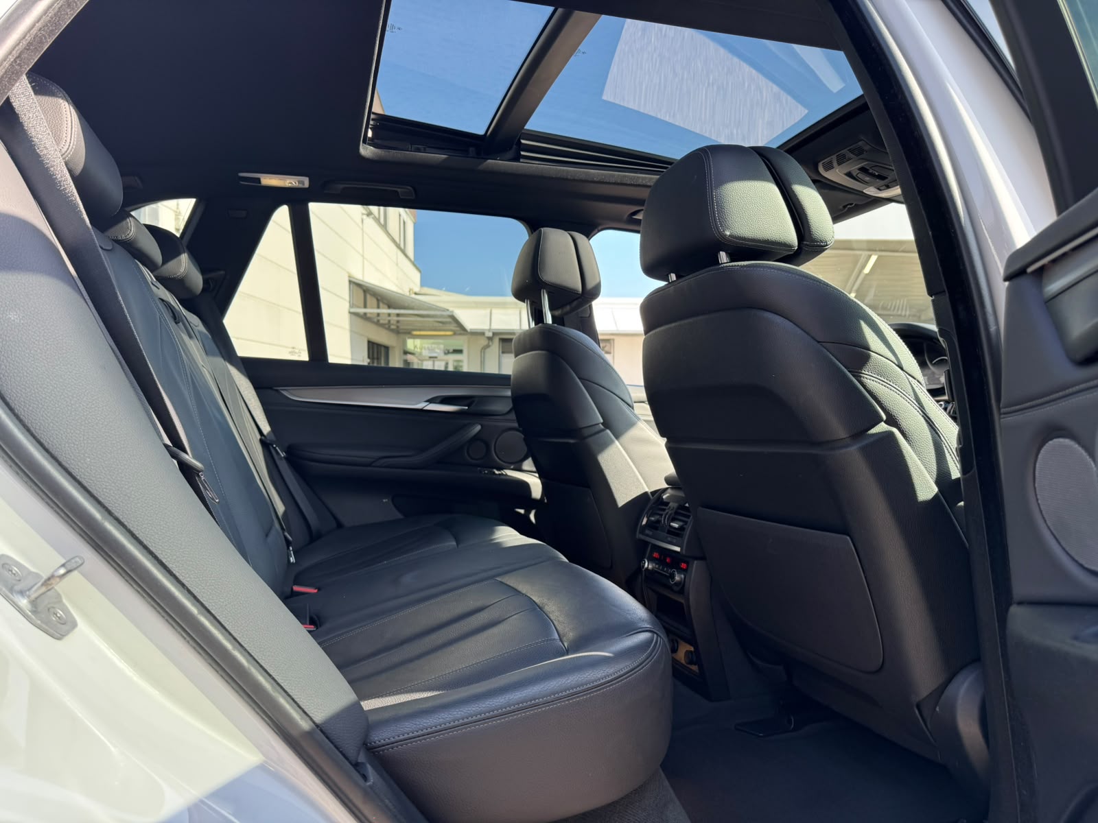 BMW X5 xDrive M50d Steptronic-image-15