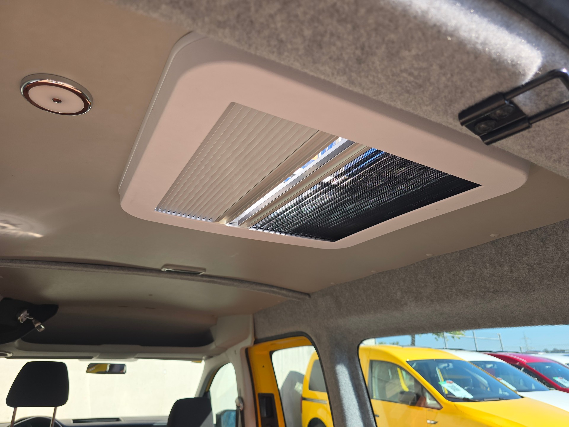 VW GEOVAN L - 102 PS - Benzin - Klima - PDC - DAB+ - 2 x Schiebetür - grosses Fensterpaket-image-7