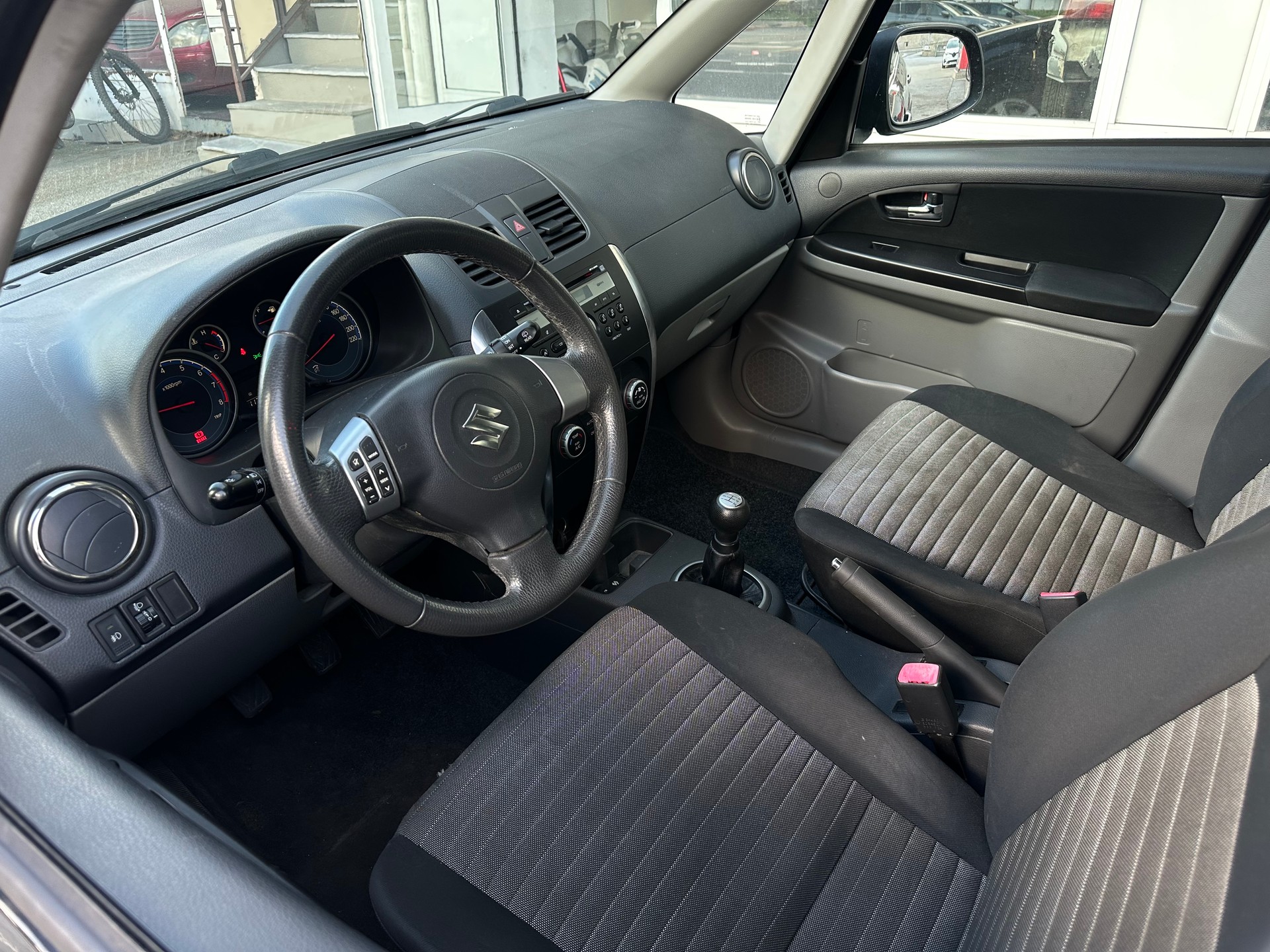 SUZUKI SX4 1.6 16V GL Top Barry 4WD-image-6