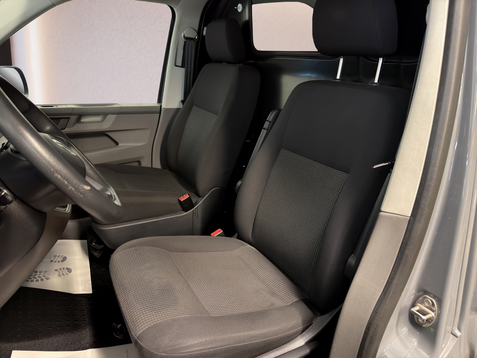VW T6.1 2.0 TDI DSG Transporter (150PS)-image-14
