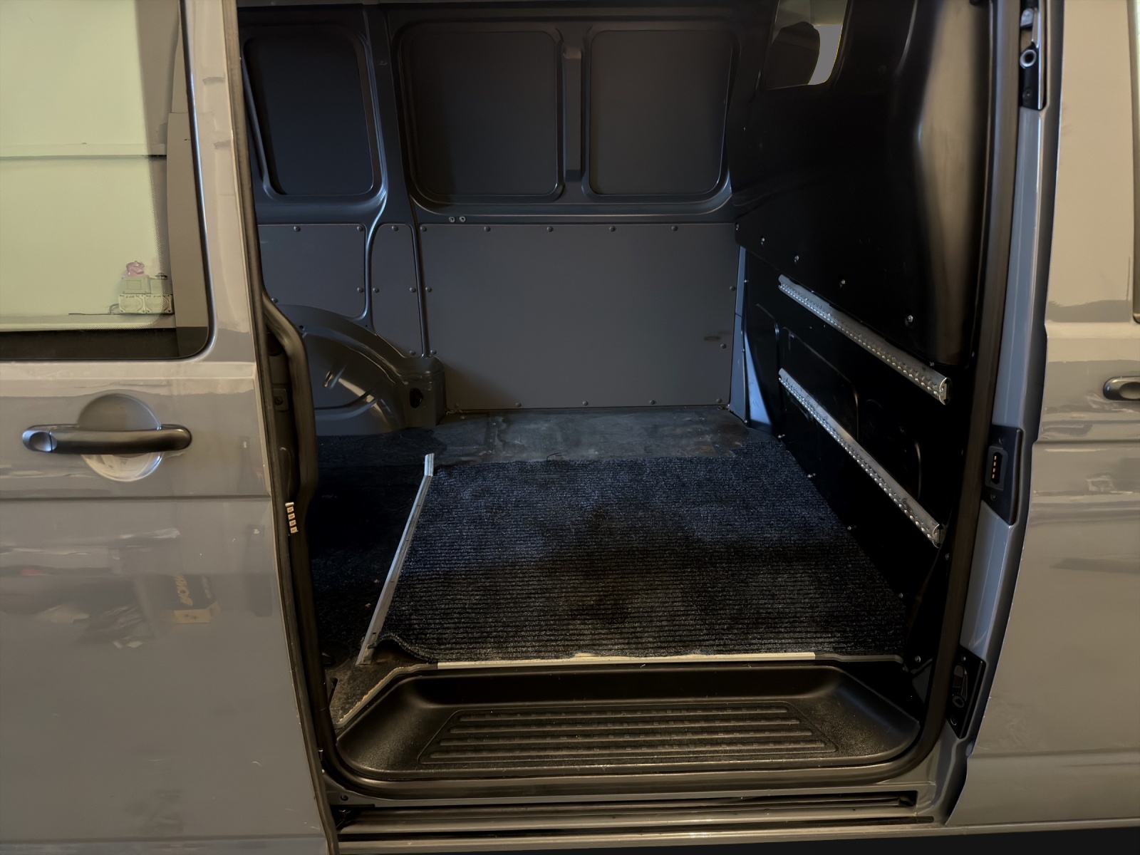 VW T6.1 2.0 TDI DSG Transporter (150PS)-image-17