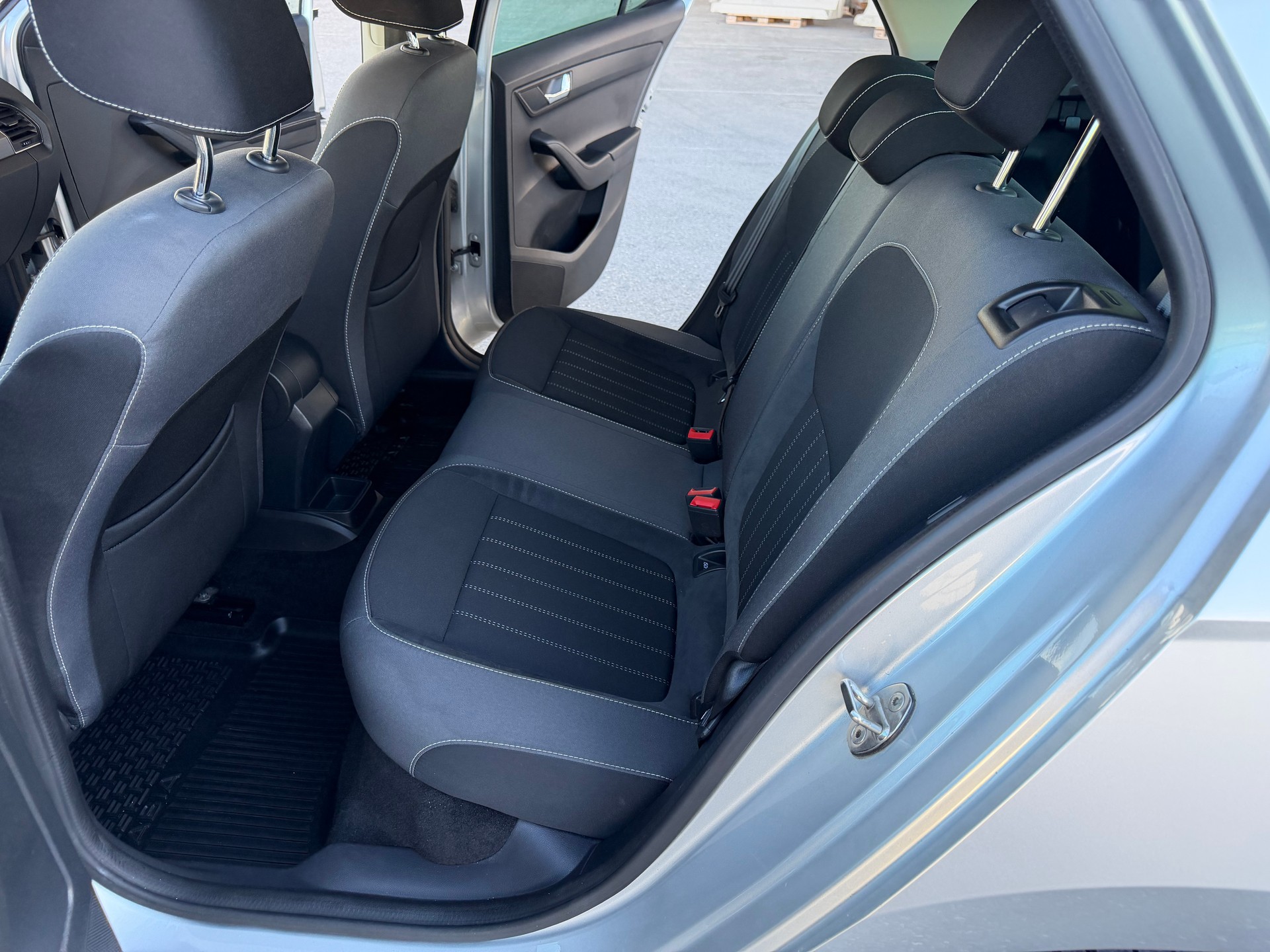 SKODA Fabia 1.0 TSI Ambition-image-13