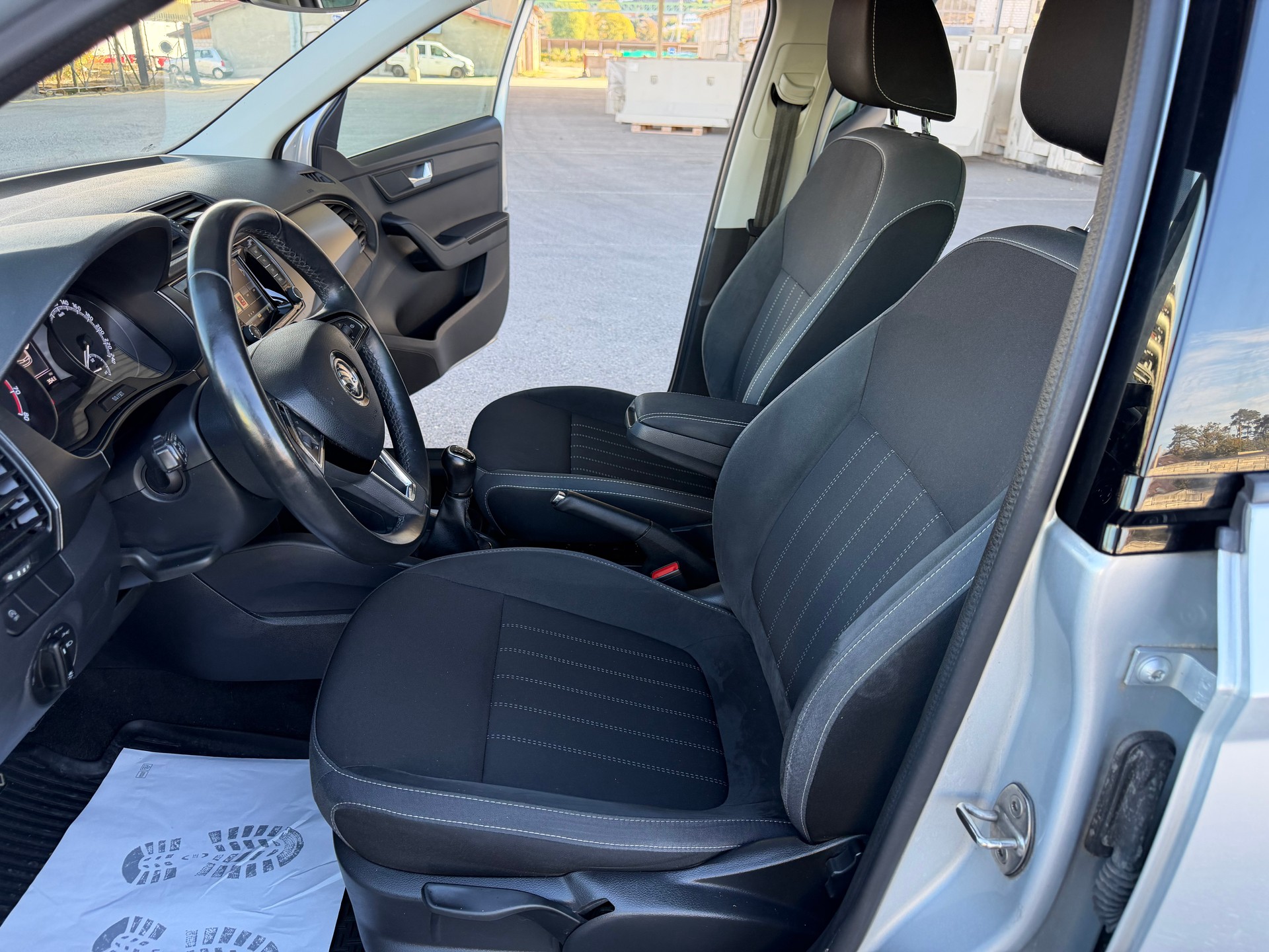 SKODA Fabia 1.0 TSI Ambition-image-12