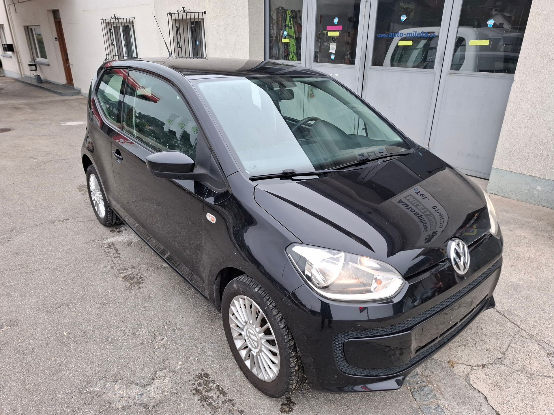 VW Up-image-1