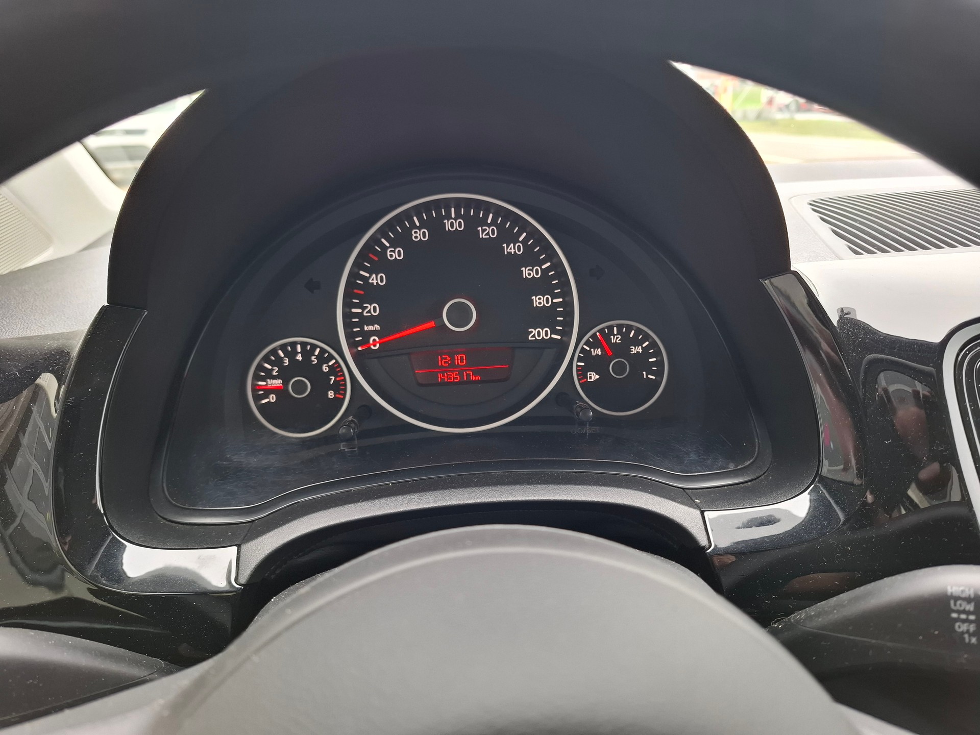 VW Up-image-9