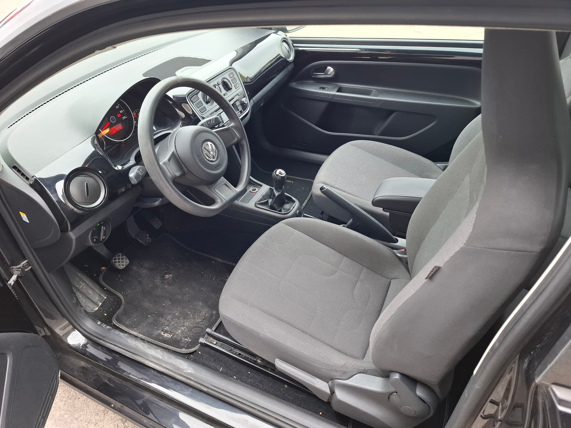 VW Up-image-8