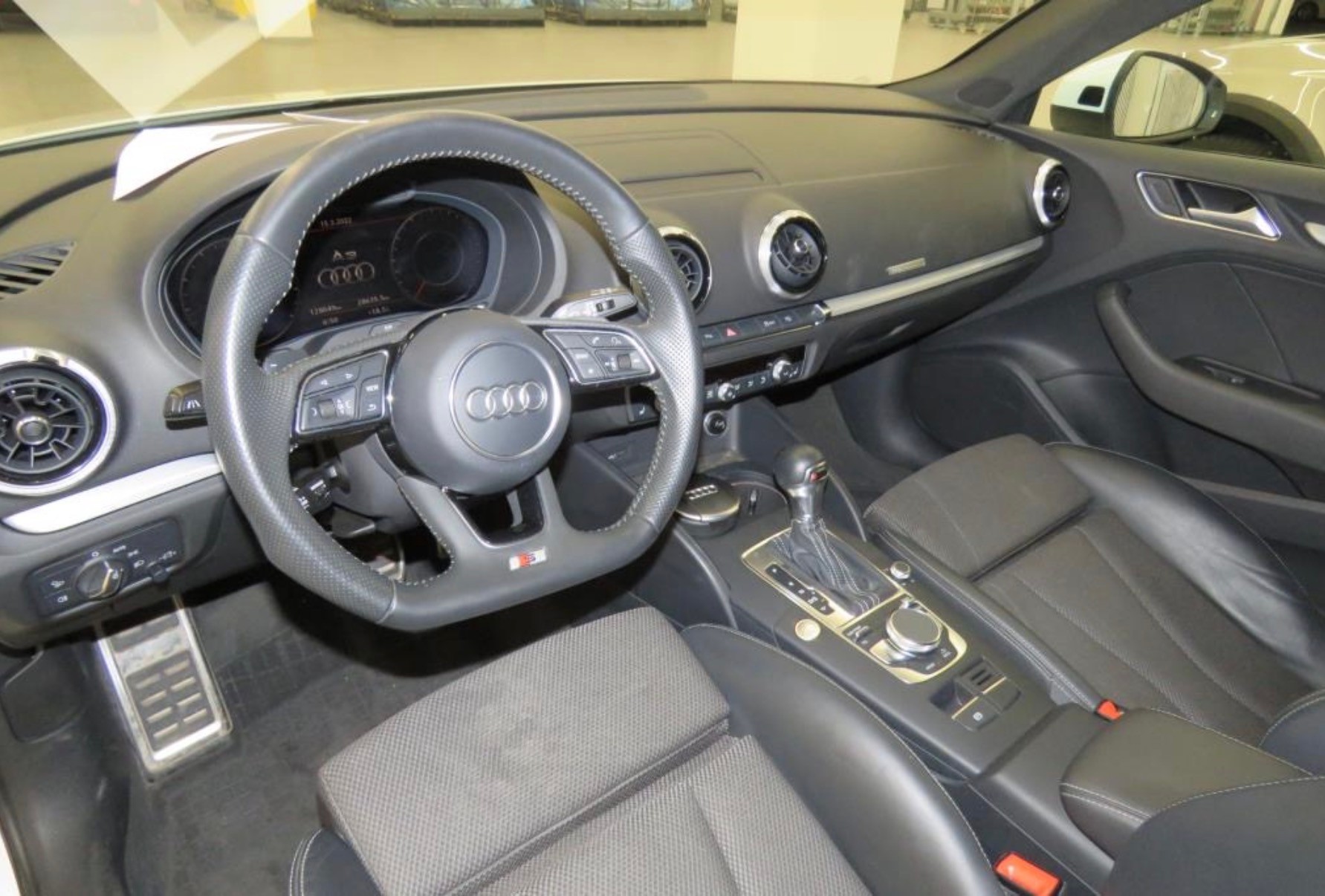 AUDI 1.5 T FSI Sport S-Tronic S-Line-image-1