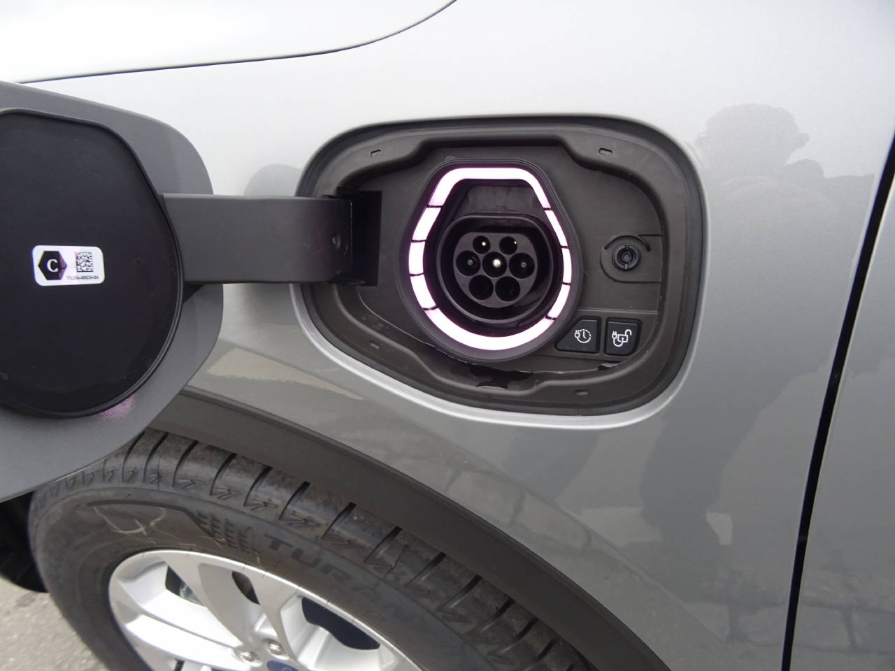 FORD Kuga 2.5 Plug-in Hybrid Titanium-image-11