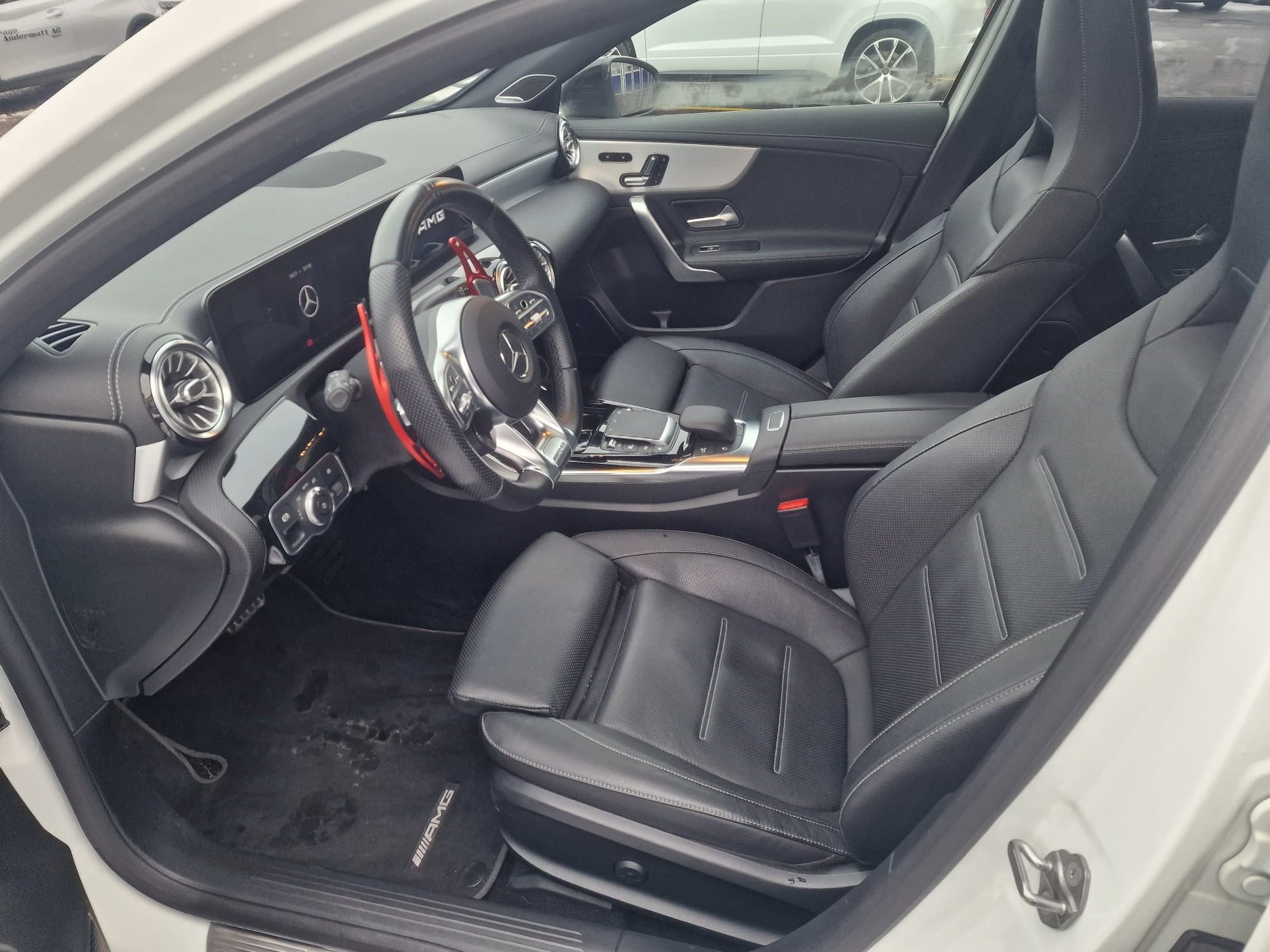MERCEDES-BENZ A 35 AMG 4Matic Speedshift-image-14