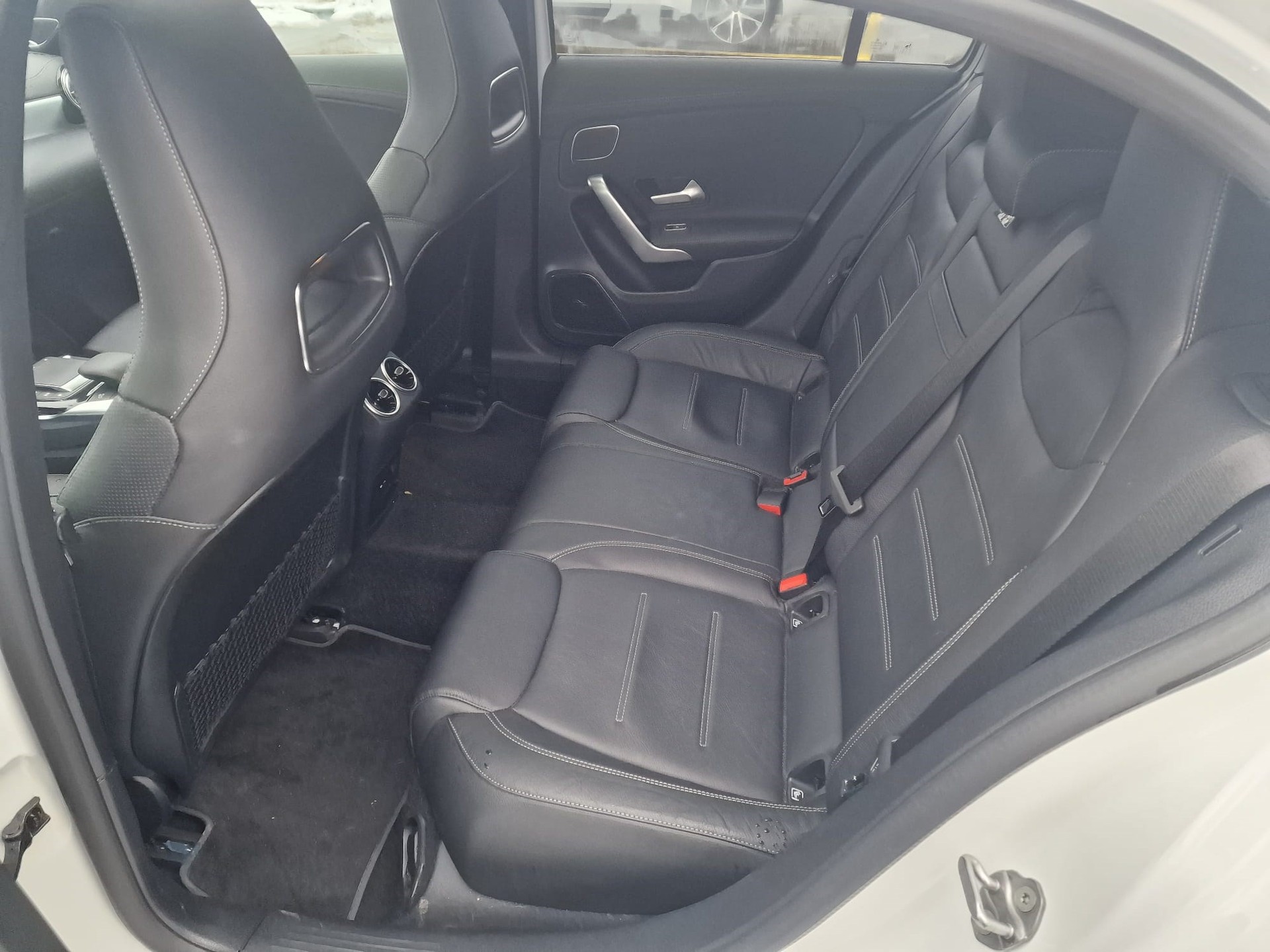 MERCEDES-BENZ A 35 AMG 4Matic Speedshift-image-15