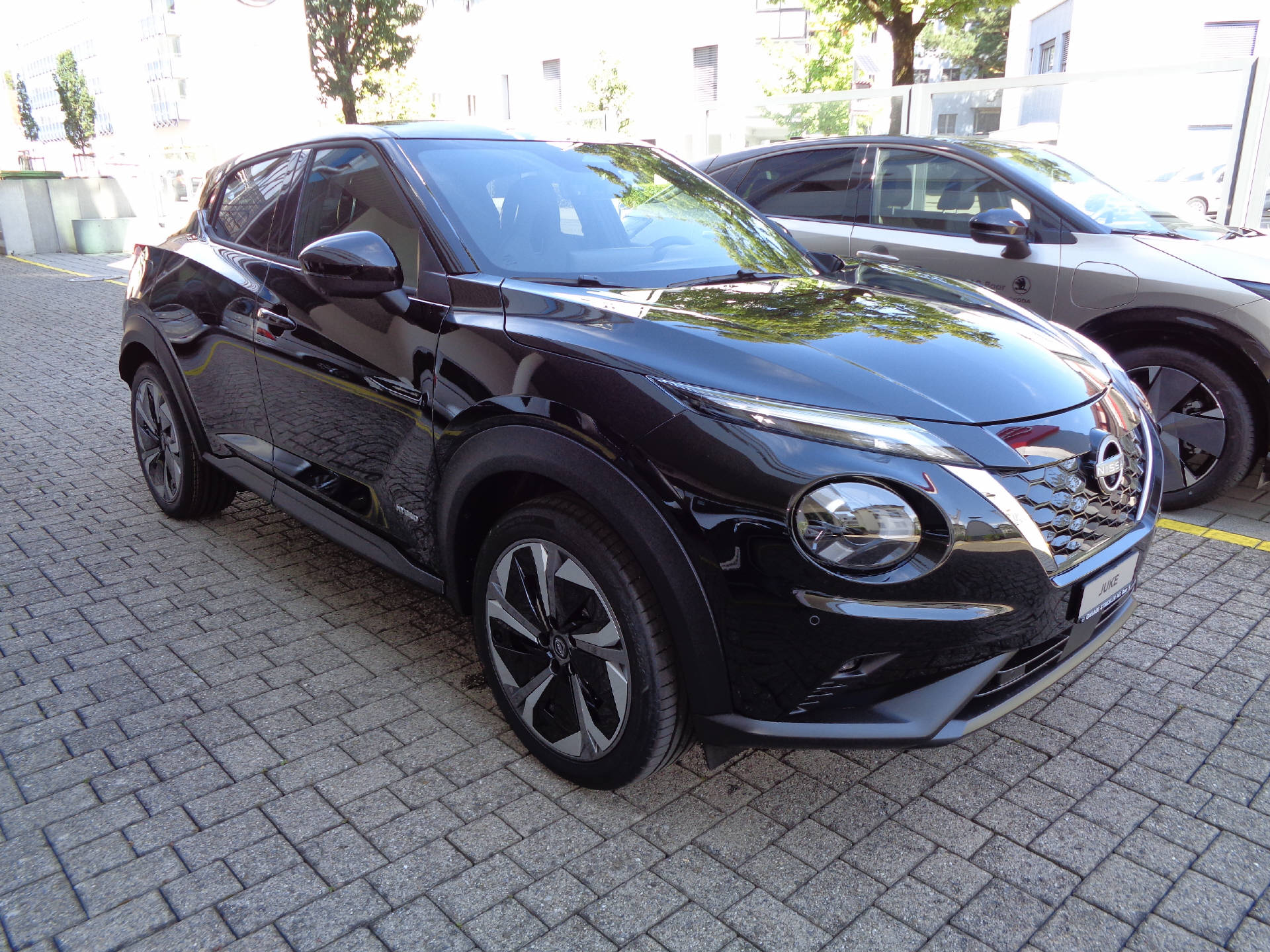 NISSAN Juke 1.6 Hybrid Tekna-image-2