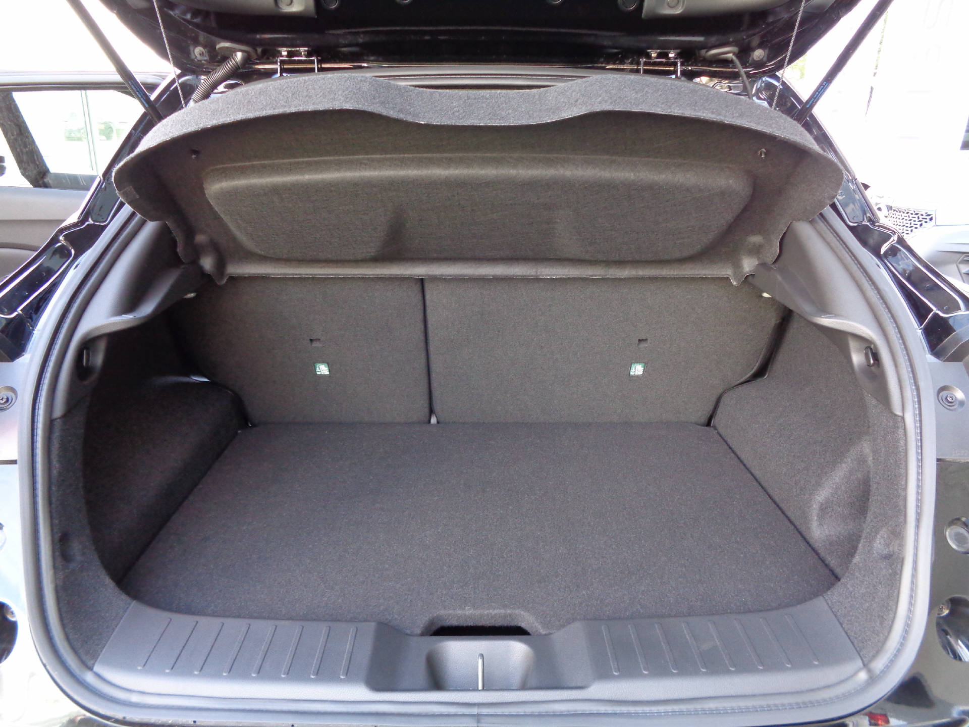 NISSAN Juke 1.6 Hybrid Tekna-image-11