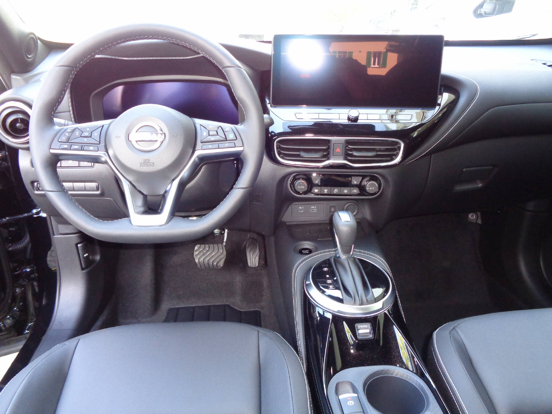 NISSAN Juke 1.6 Hybrid Tekna-image-9