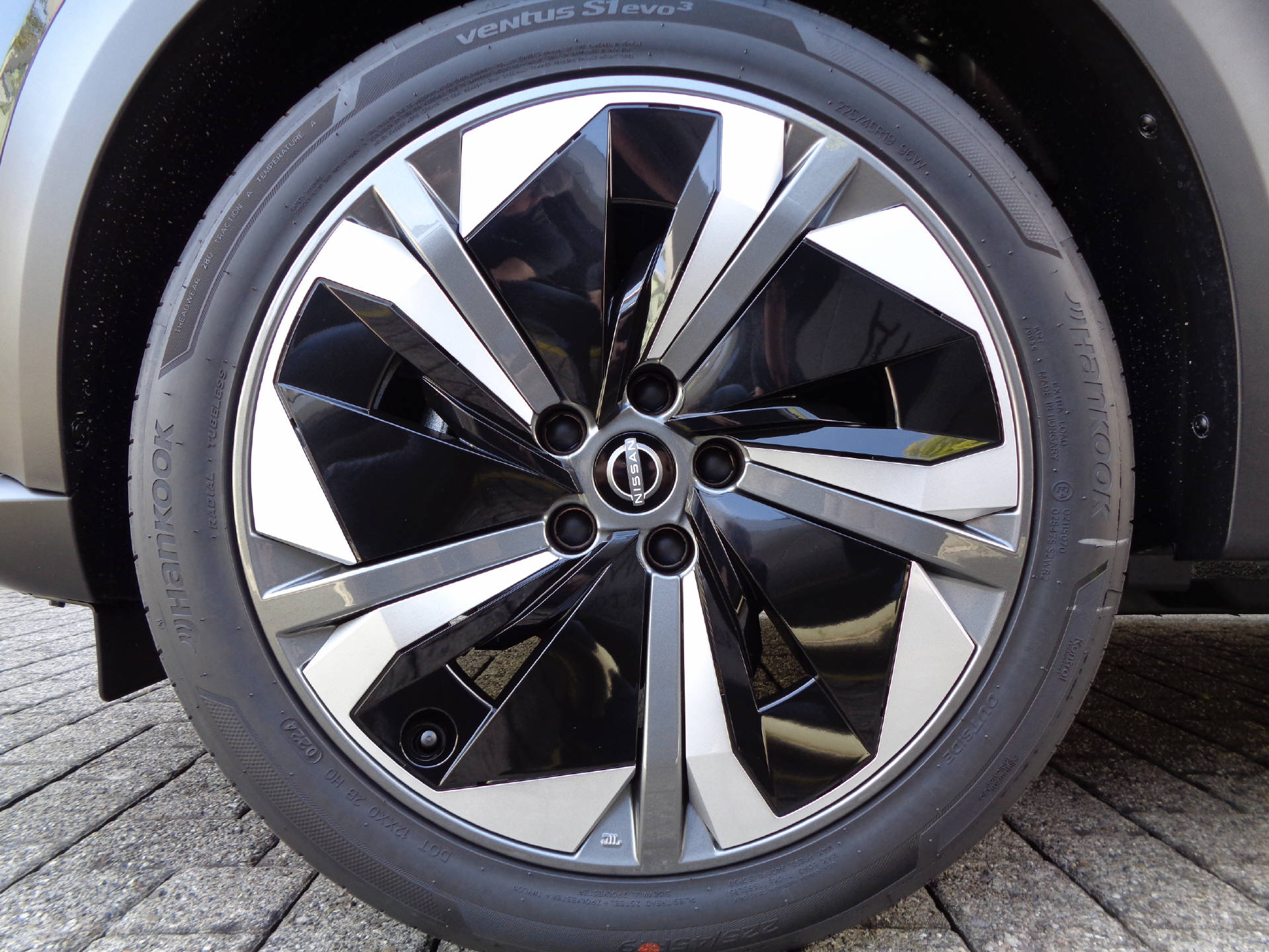 NISSAN Juke 1.6 Hybrid Tekna-image-7