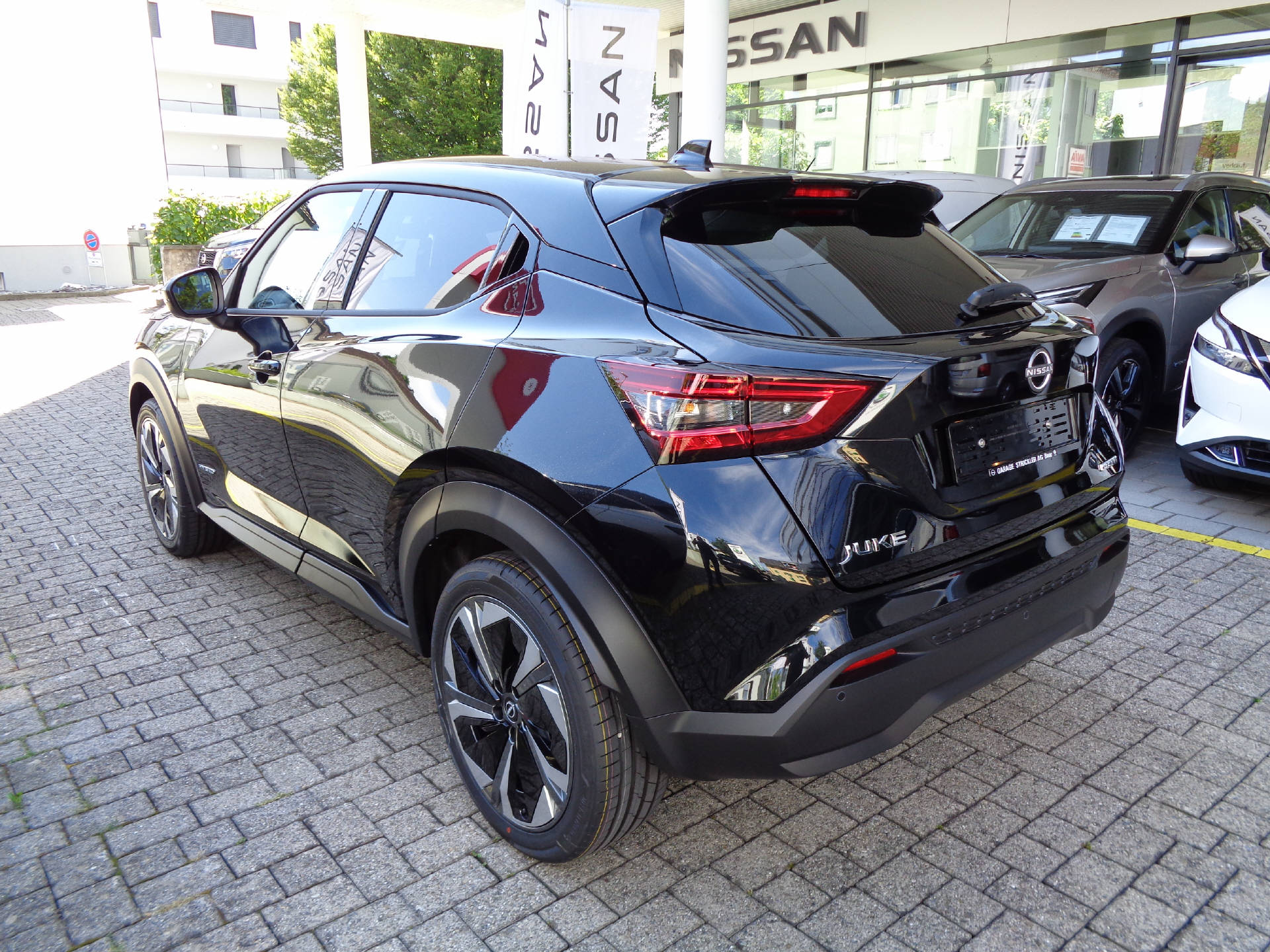 NISSAN Juke 1.6 Hybrid Tekna-image-1