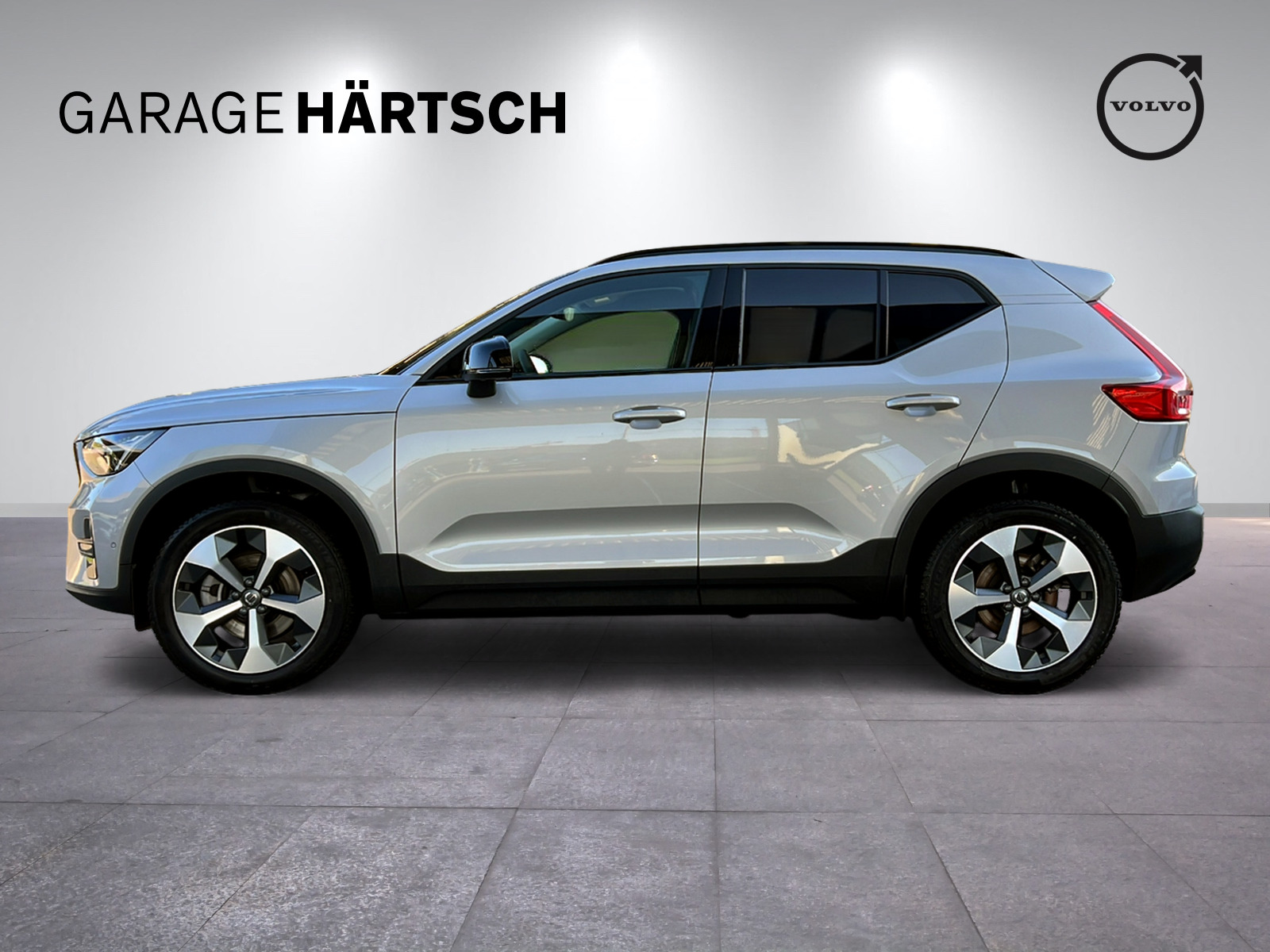VOLVO XC40 2.0 B4 MH Plus Dark-image-1