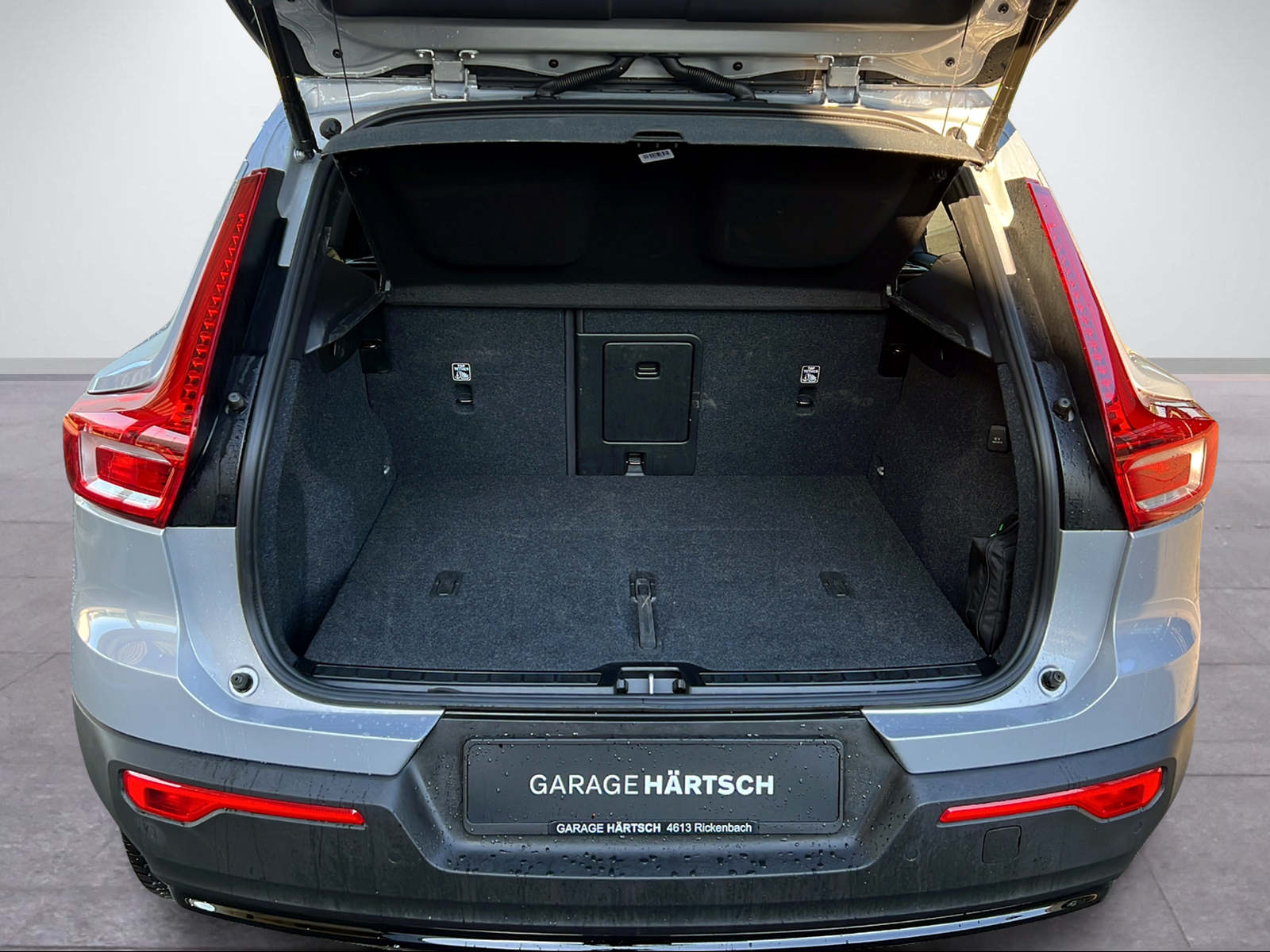 VOLVO XC40 2.0 B4 MH Plus Dark-image-5