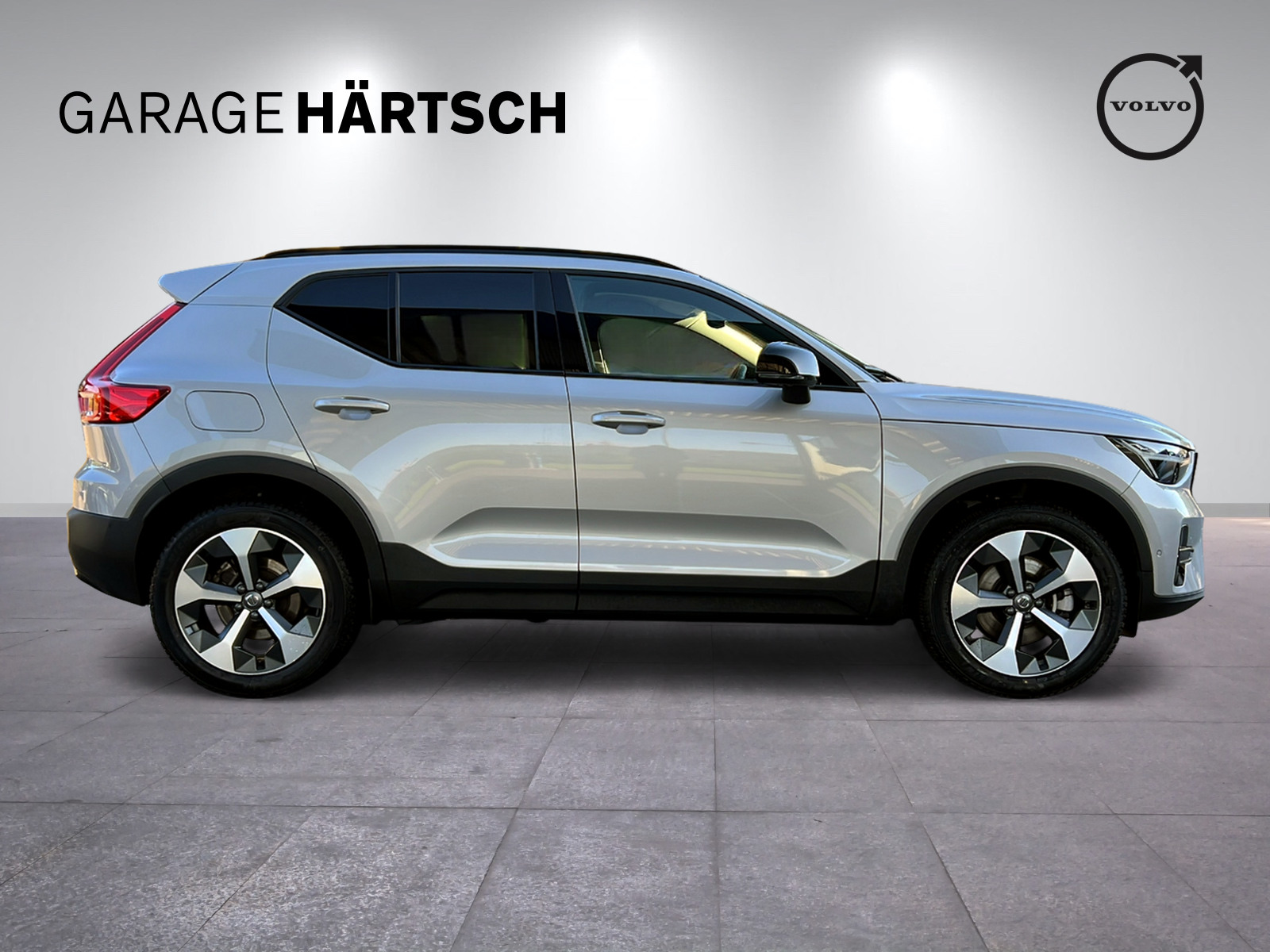 VOLVO XC40 2.0 B4 MH Plus Dark-image-7