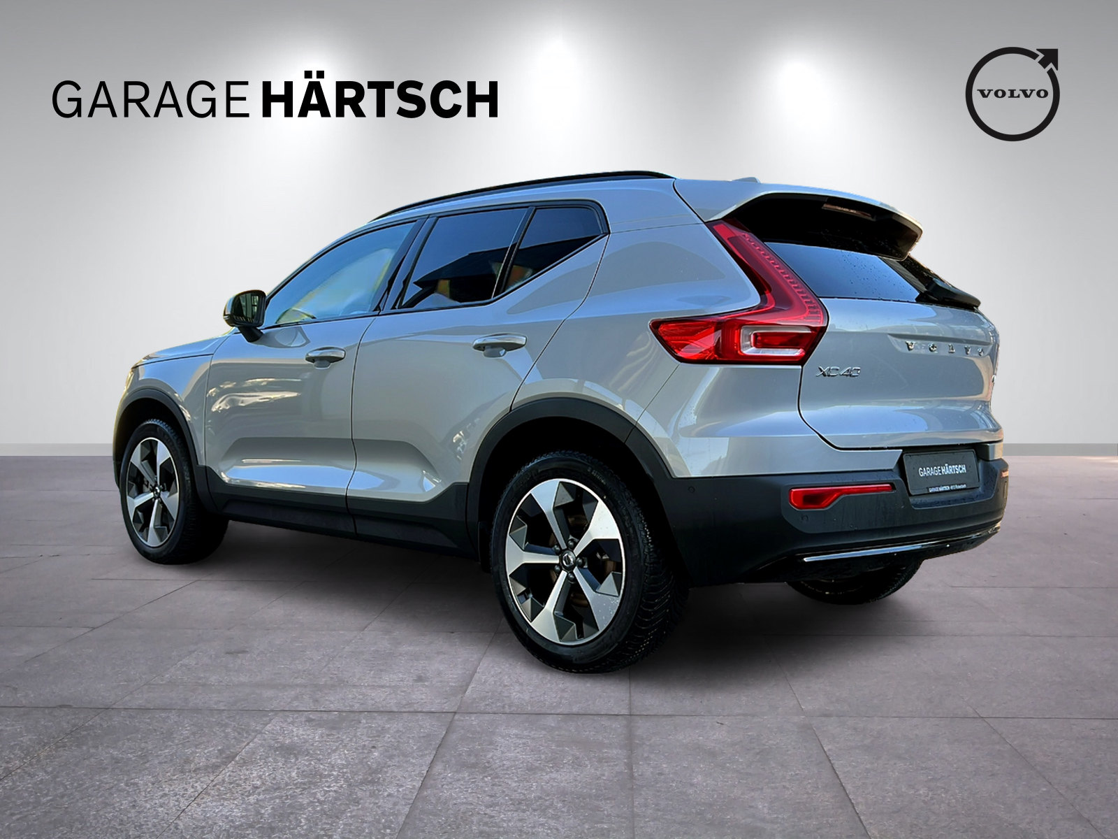 VOLVO XC40 2.0 B4 MH Plus Dark-image-3