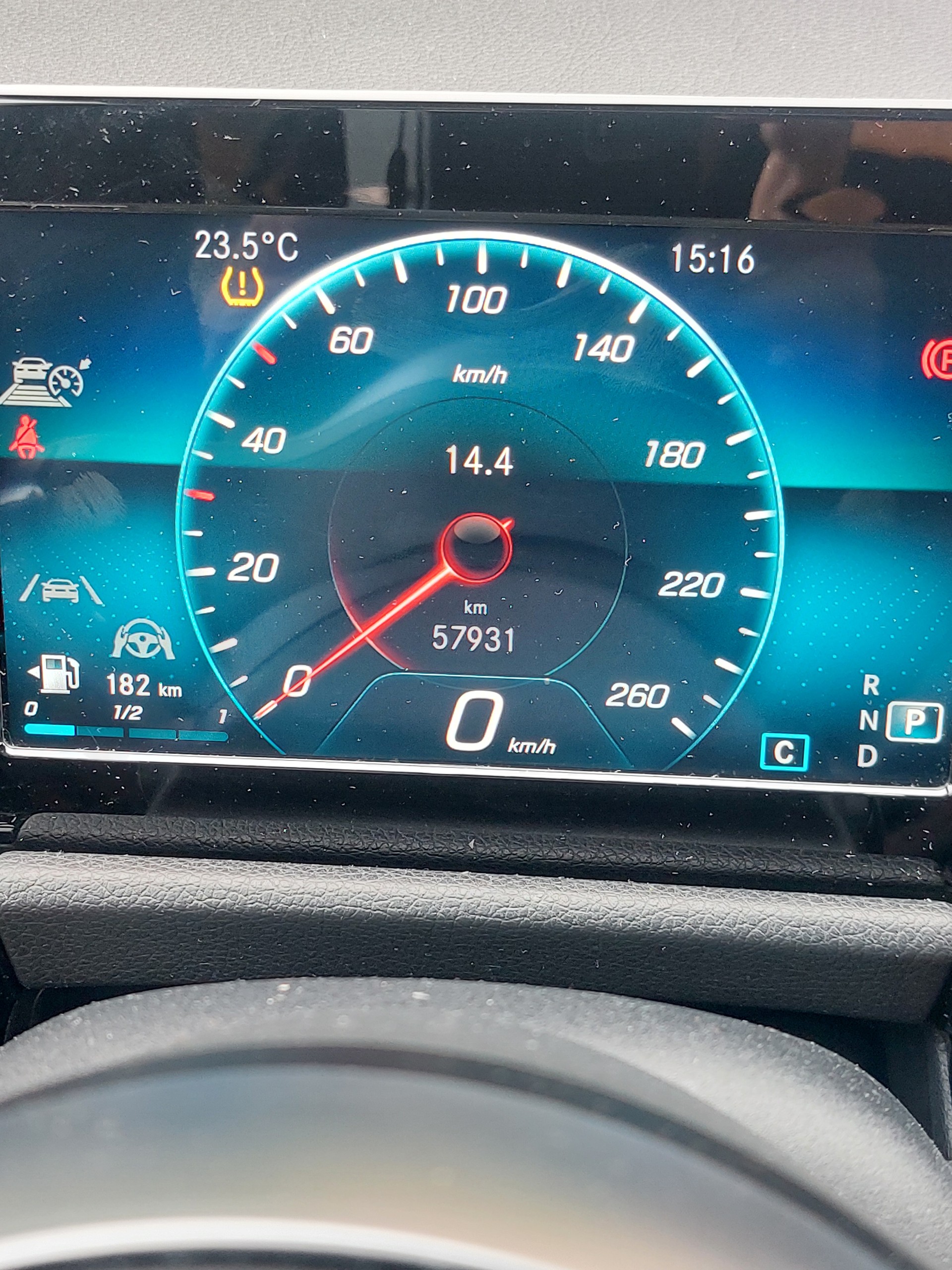 MERCEDES-BENZ GLA 220 AMG 4Matic Progressive 8G-DCT-image-3