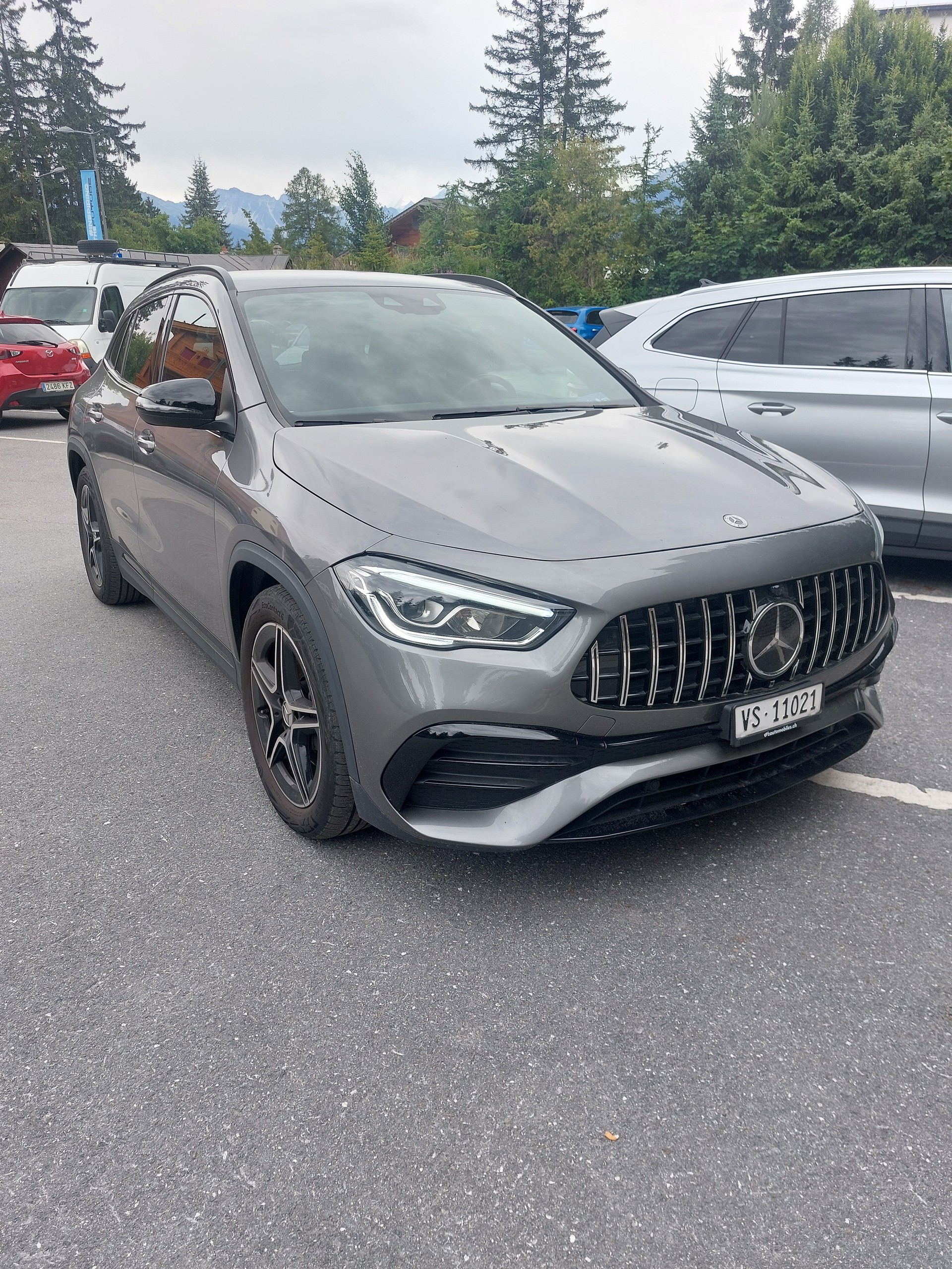 MERCEDES-BENZ GLA 220 AMG 4Matic Progressive 8G-DCT-image-2
