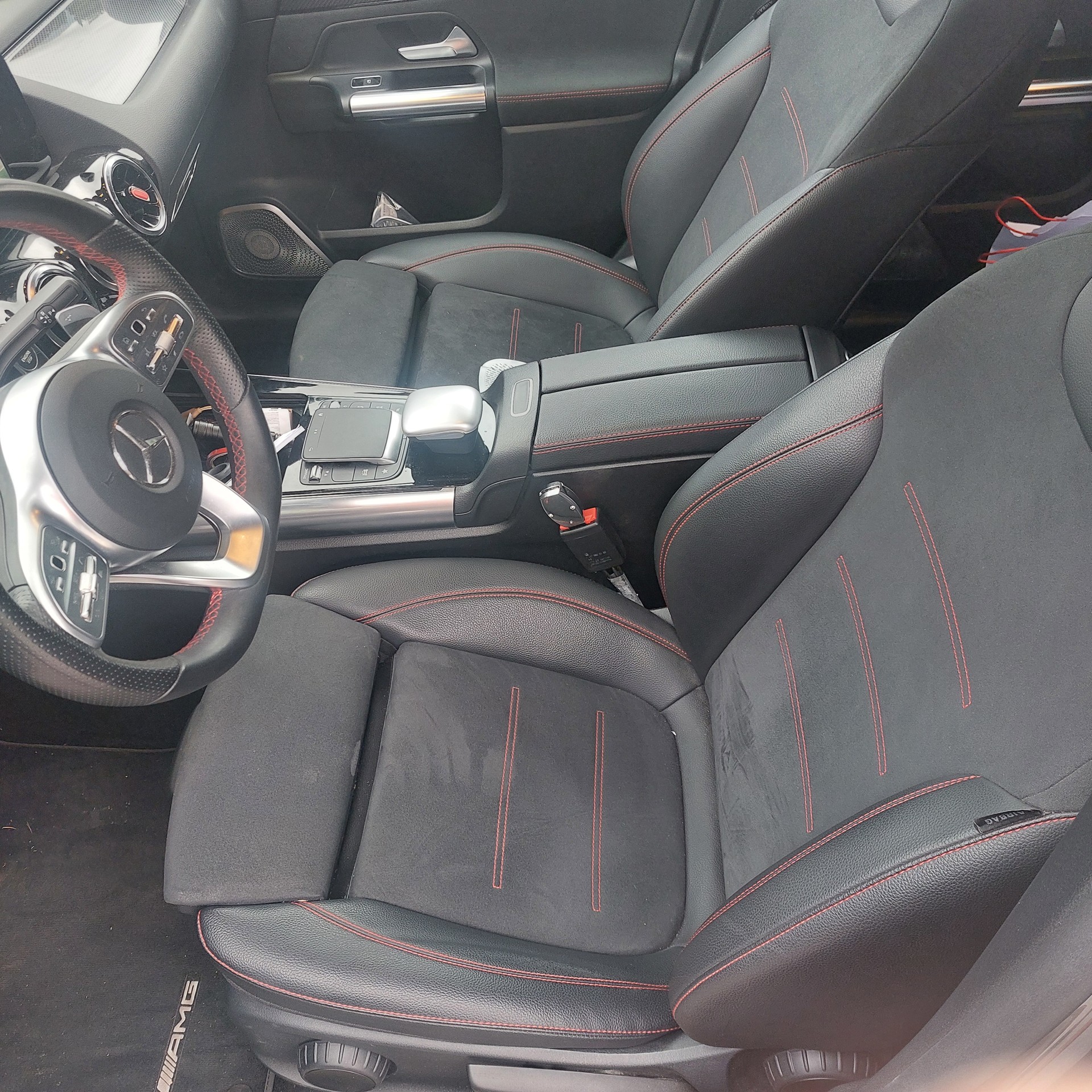 MERCEDES-BENZ GLA 220 AMG 4Matic Progressive 8G-DCT-image-4