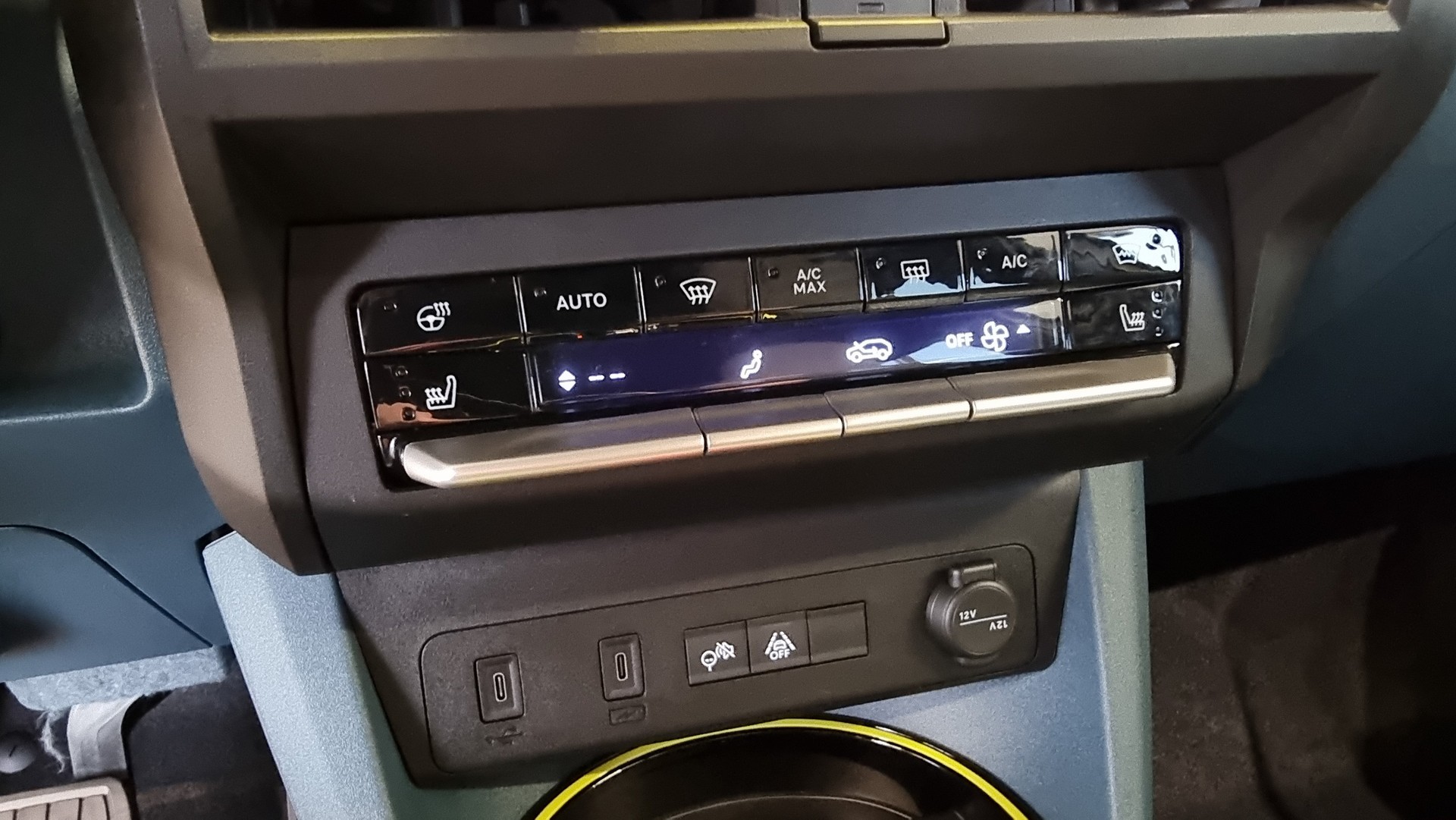 FIAT Grande Panda 1.2 Hybrid 110 PS La Prima-image-12