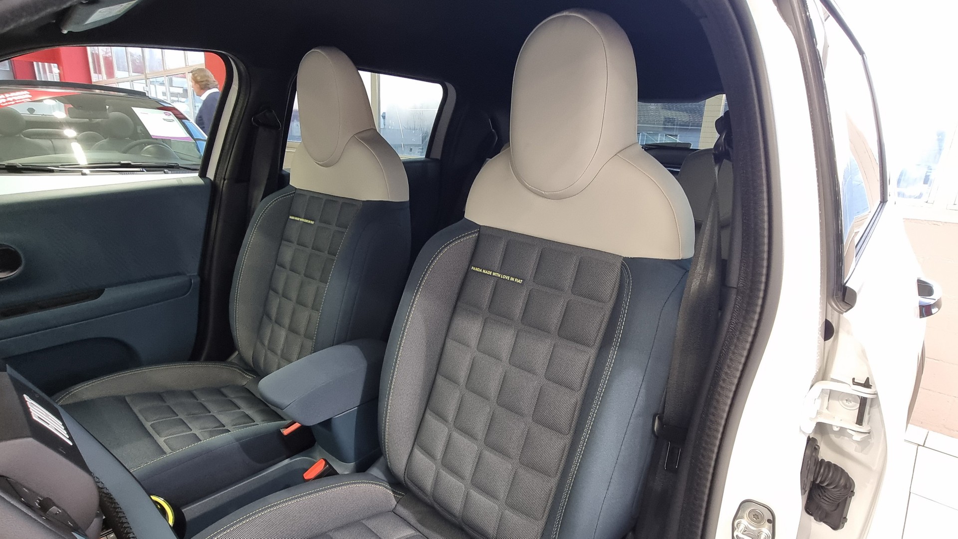 FIAT Grande Panda 1.2 Hybrid 110 PS La Prima-image-20