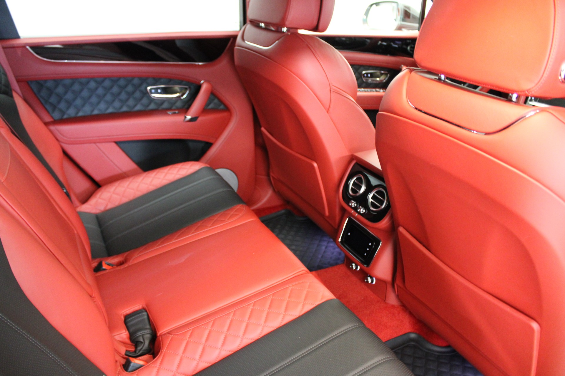BENTLEY Bentayga V8 Diesel-image-8