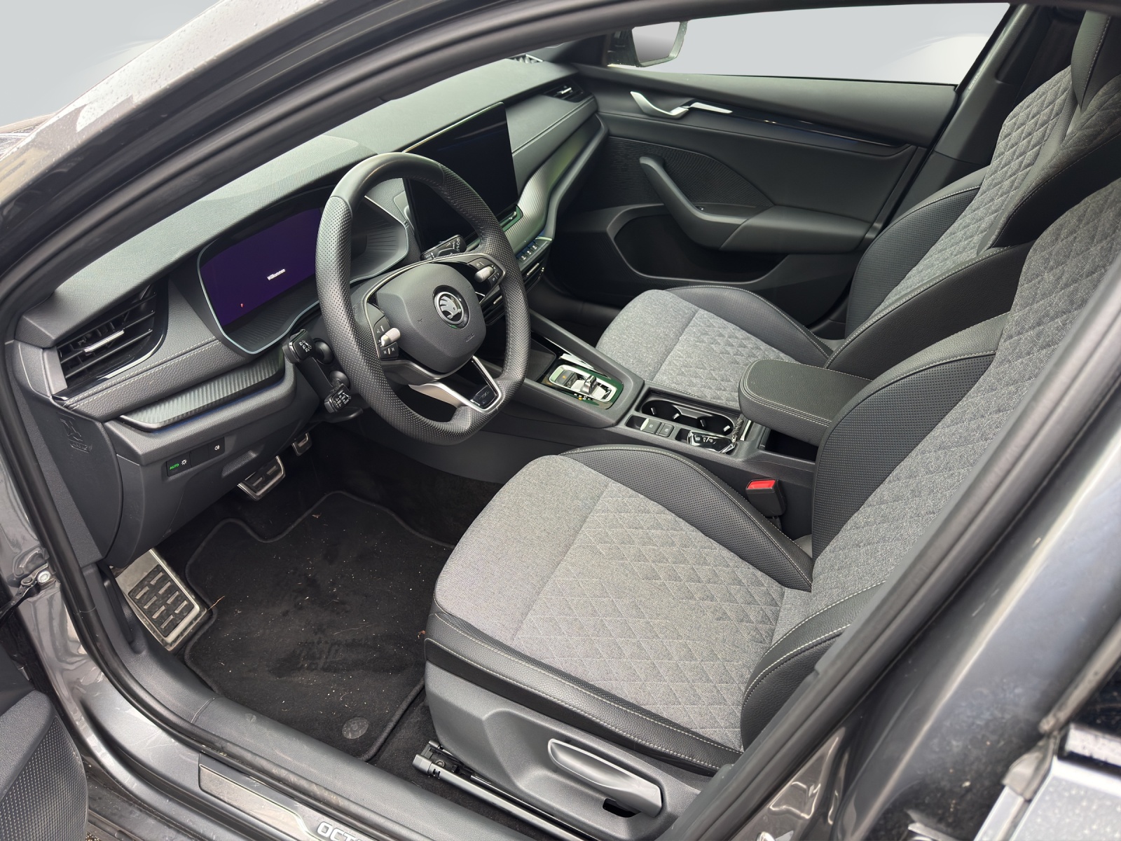 SKODA Octavia Combi 1.5 TSI mHEV DSG Sport Line-image-6