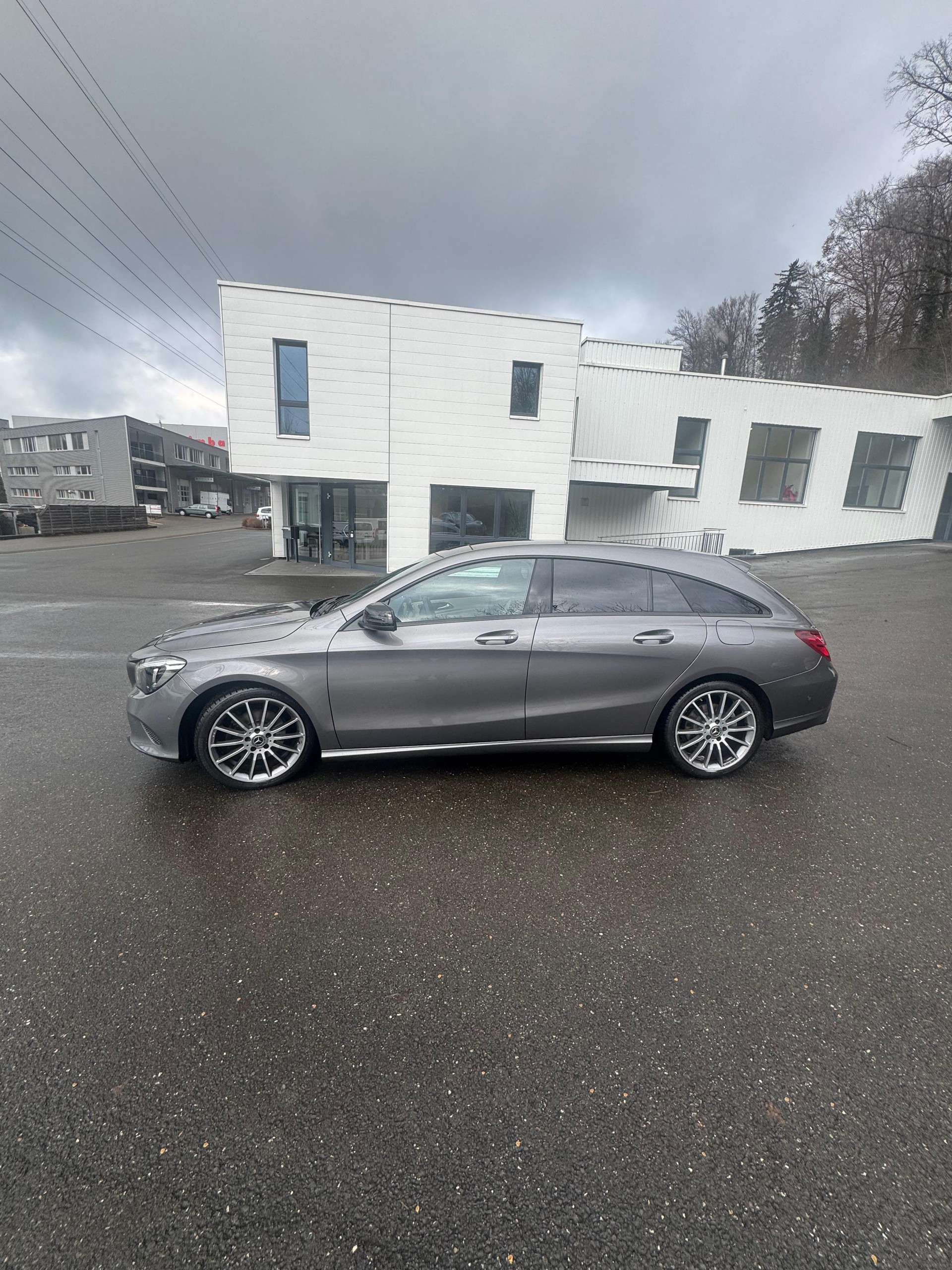 MERCEDES-BENZ CLA Shooting Brake 200 AMG Line 7G-DCT-image-8