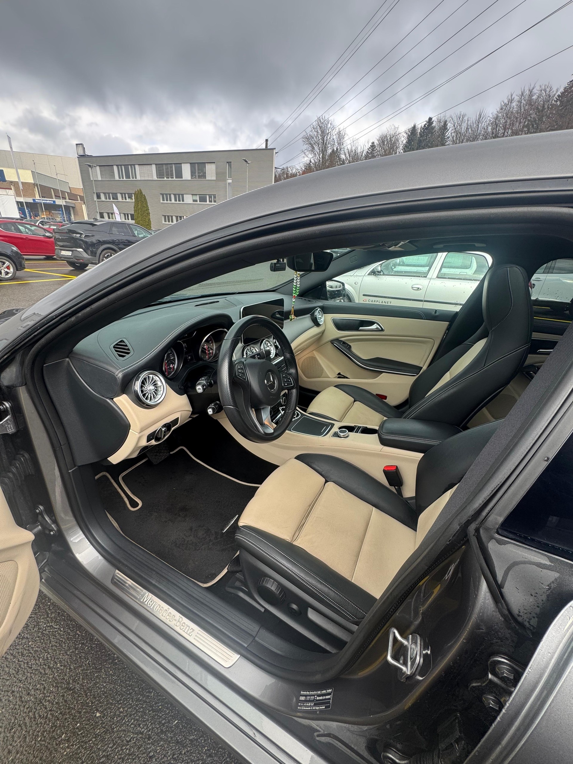 MERCEDES-BENZ CLA Shooting Brake 200 AMG Line 7G-DCT-image-4