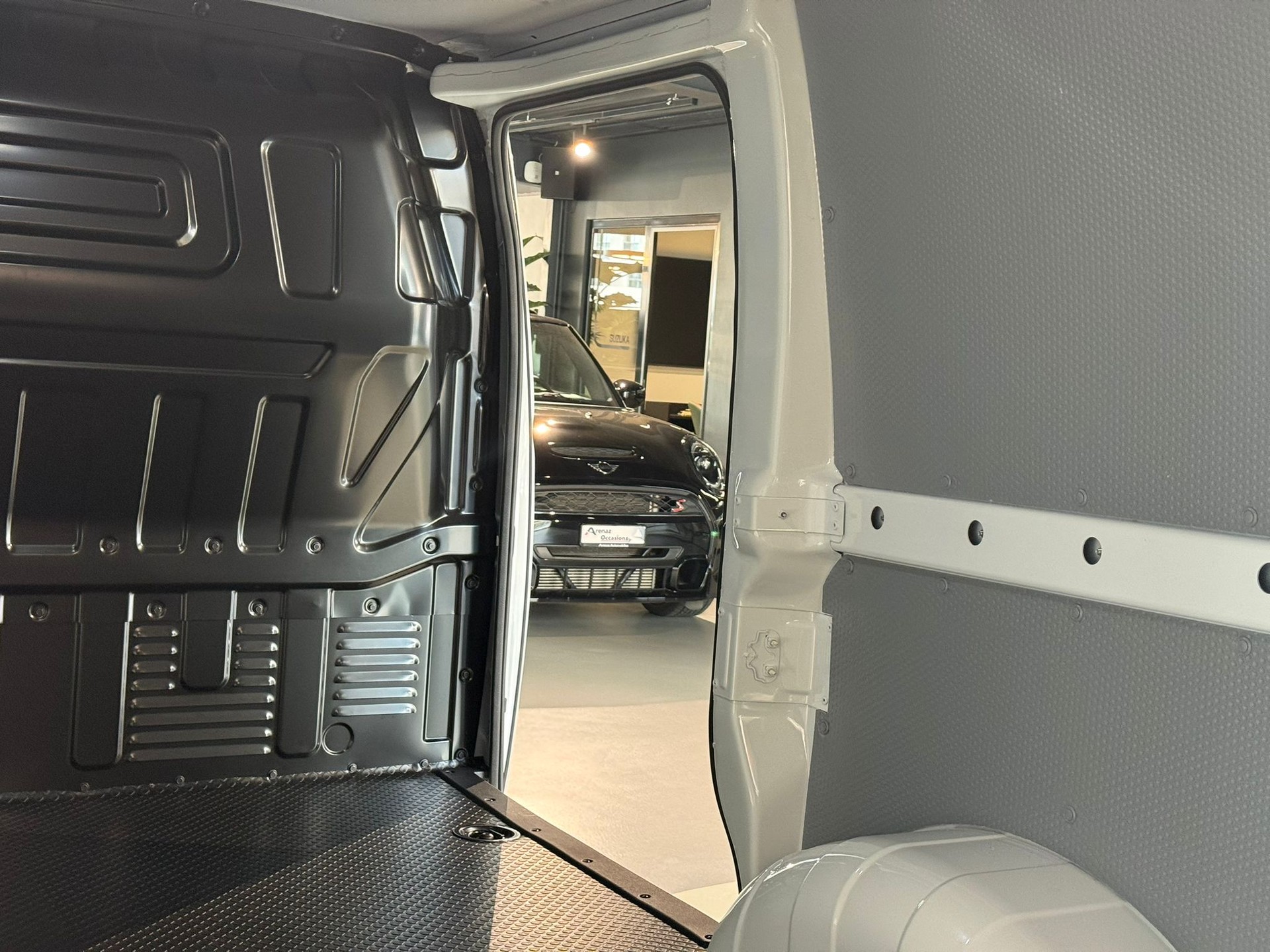 MAXUS eDELIVER 3 Kastenaufbau L1H1 50kWh-image-19
