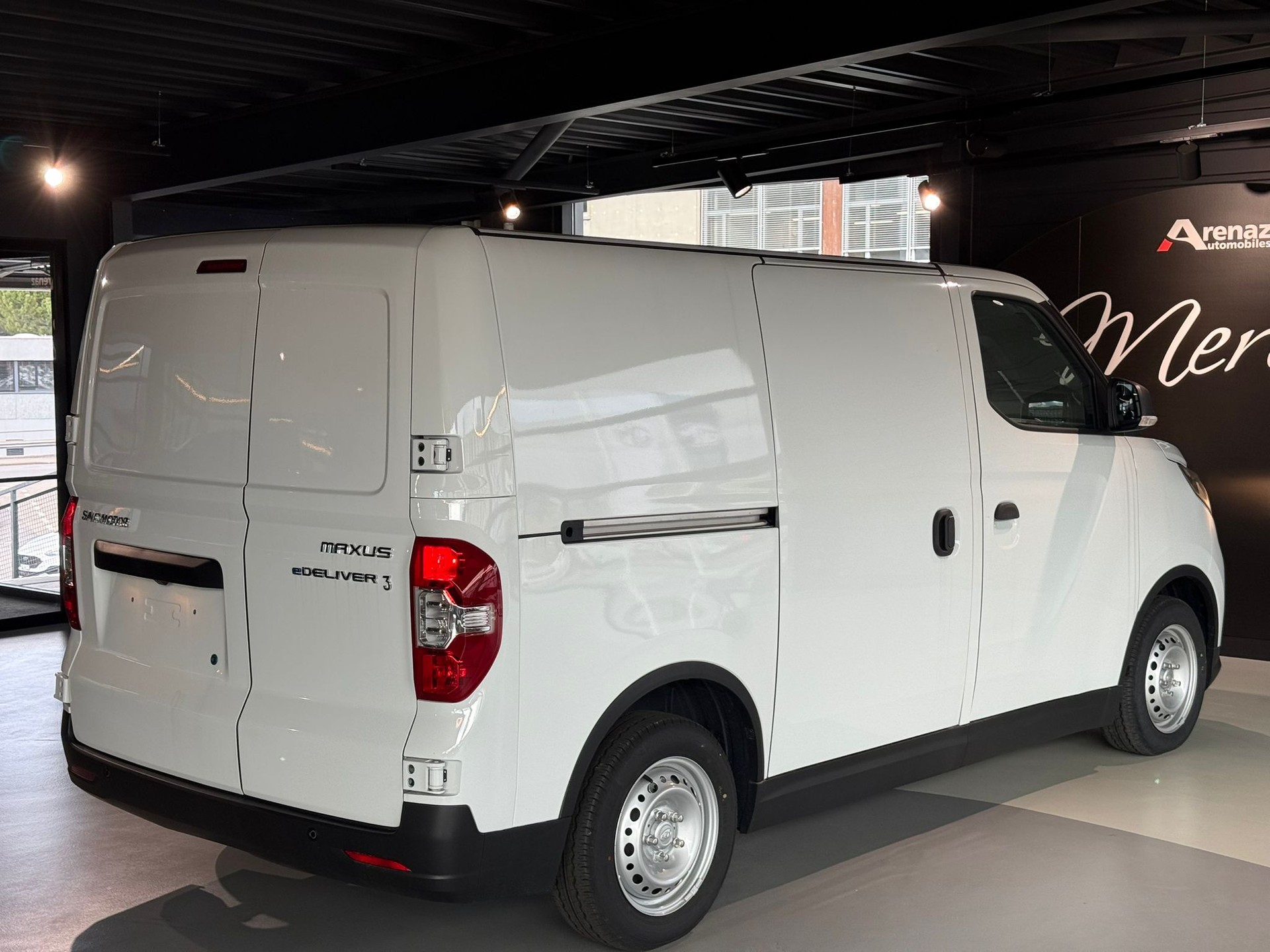 MAXUS eDELIVER 3 Kastenaufbau L1H1 50kWh-showroom-element-3