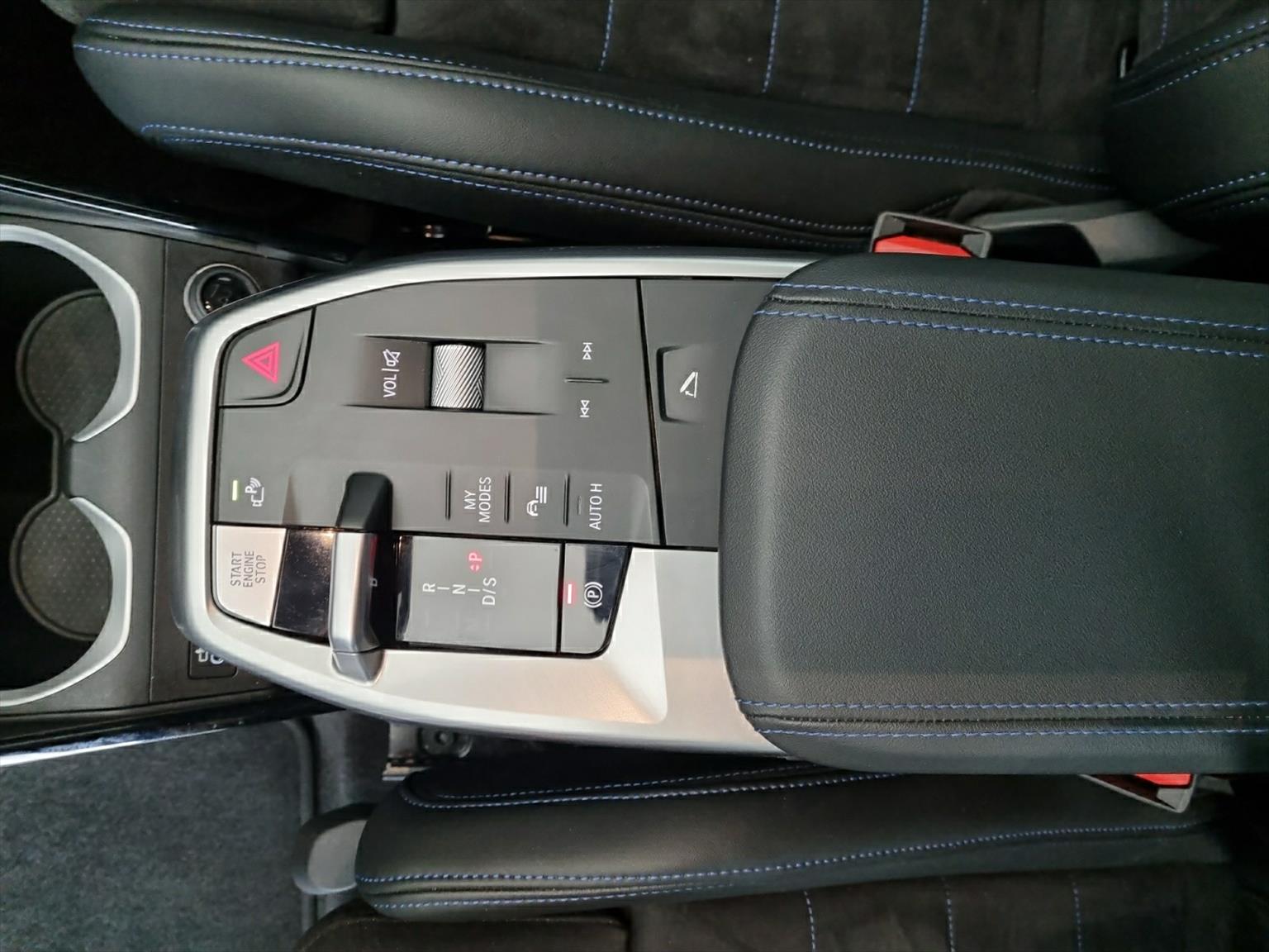 BMW X1 xDrive 20d 48V M Sport Hybrid-image-11