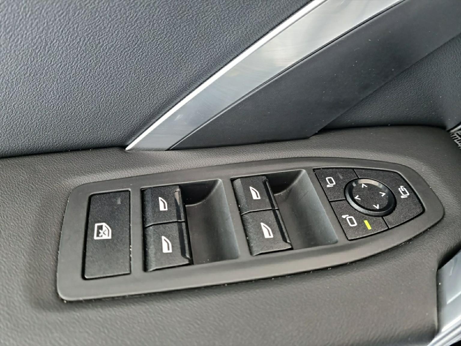 BMW X1 xDrive 20d 48V M Sport Hybrid-image-8