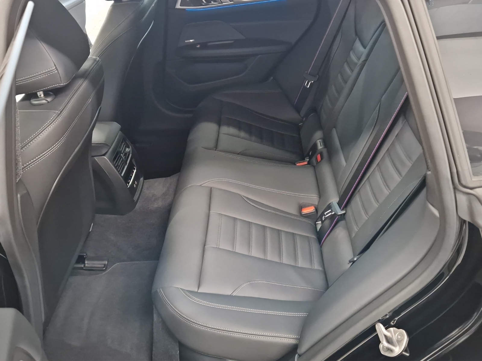 BMW i4 M60 M Sport Pro-image-16