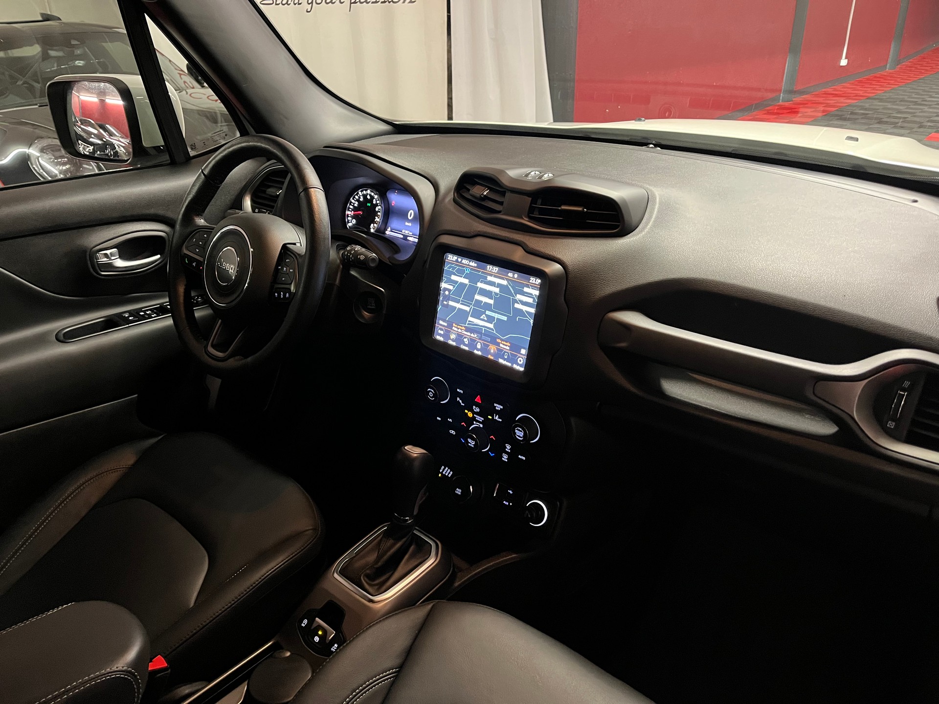 JEEP Renegade 1.3 Turbo S AWD-image-13