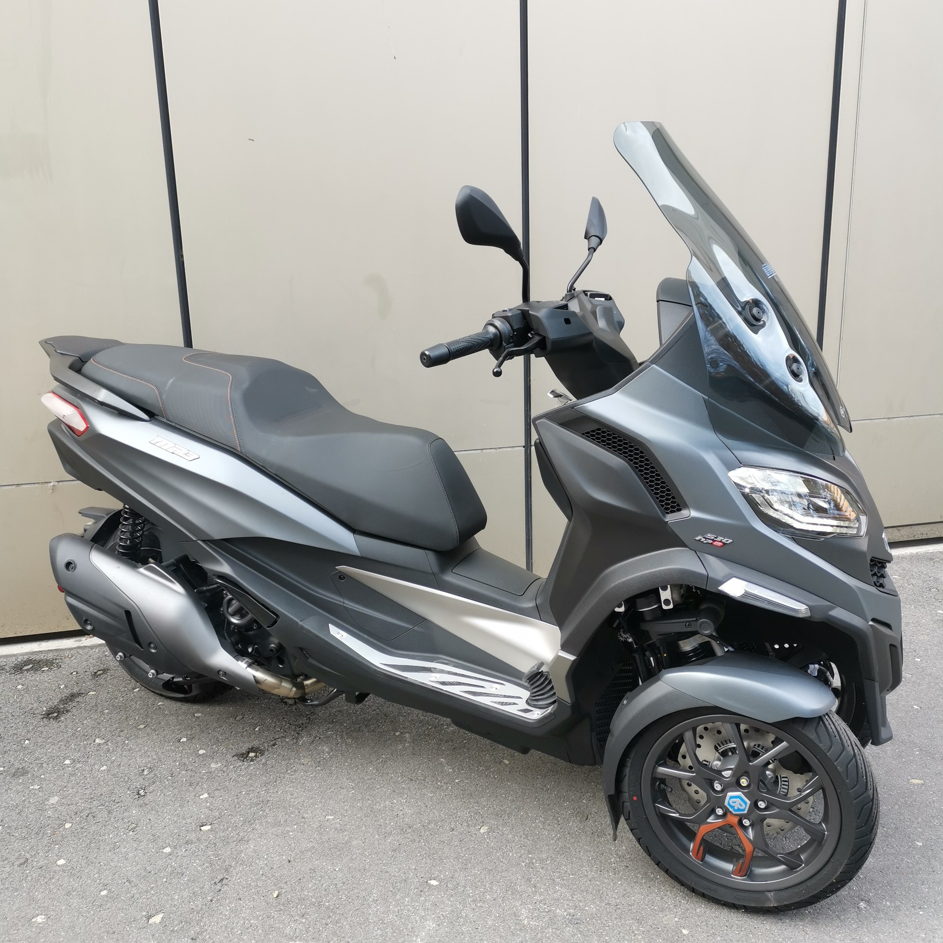 PIAGGIO MP3 530 Exclusive Euro 5+-showroom-element-1