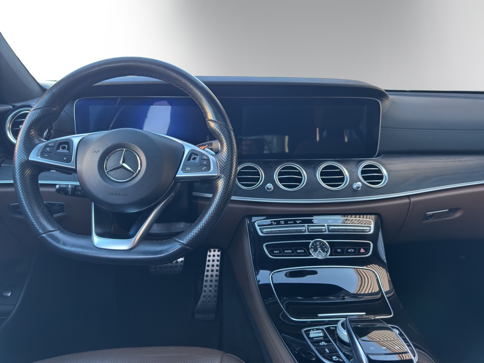 MERCEDES-BENZ E 43 AMG 4 Matic-image-11