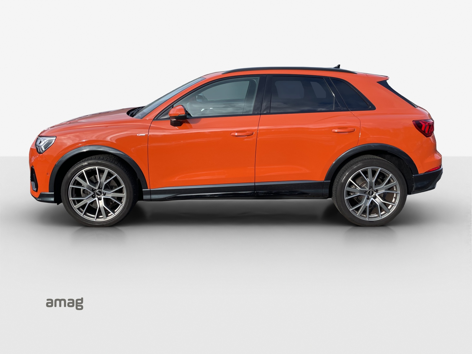 AUDI Q3 45 TFSI S line quattro S-tronic-image-1