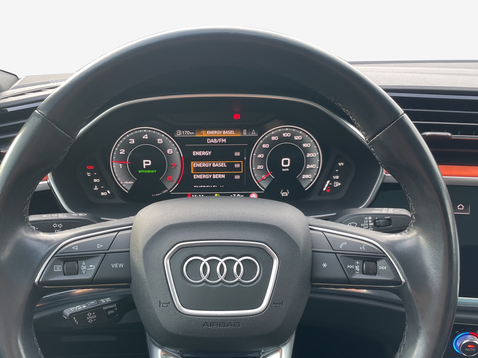 AUDI Q3 45 TFSI S line quattro S-tronic-image-9