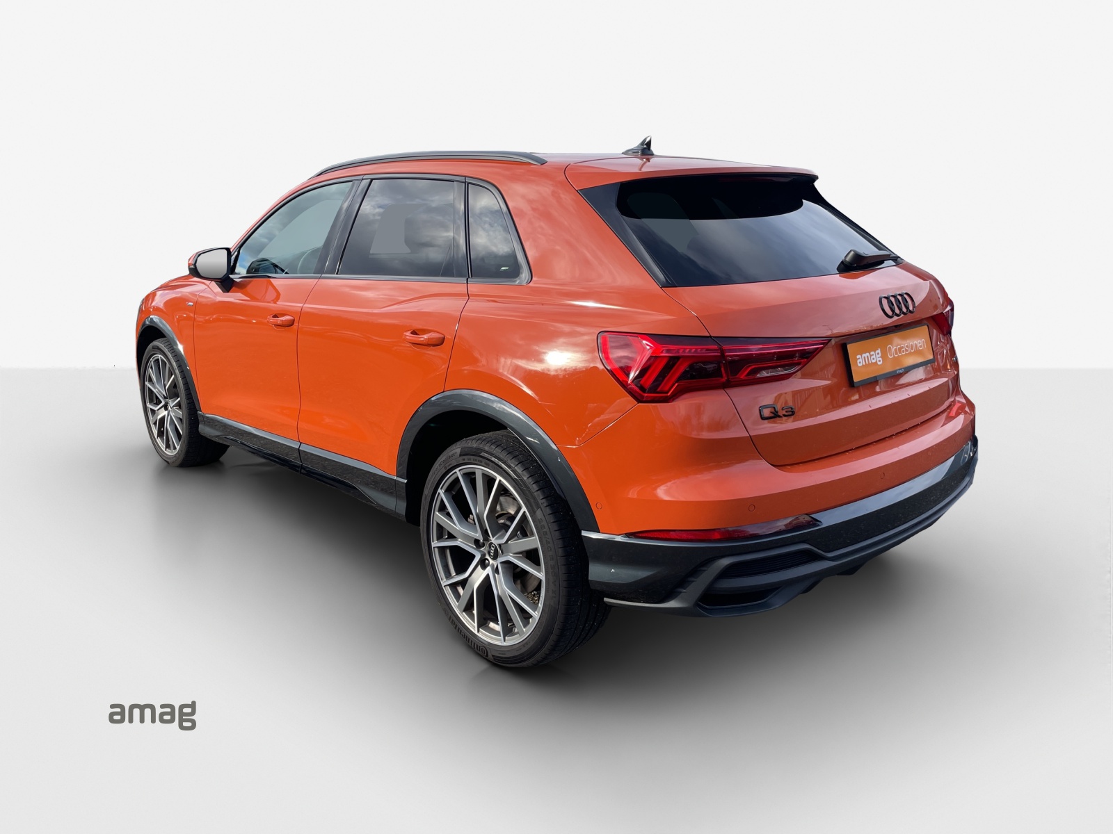 AUDI Q3 45 TFSI S line quattro S-tronic-image-2