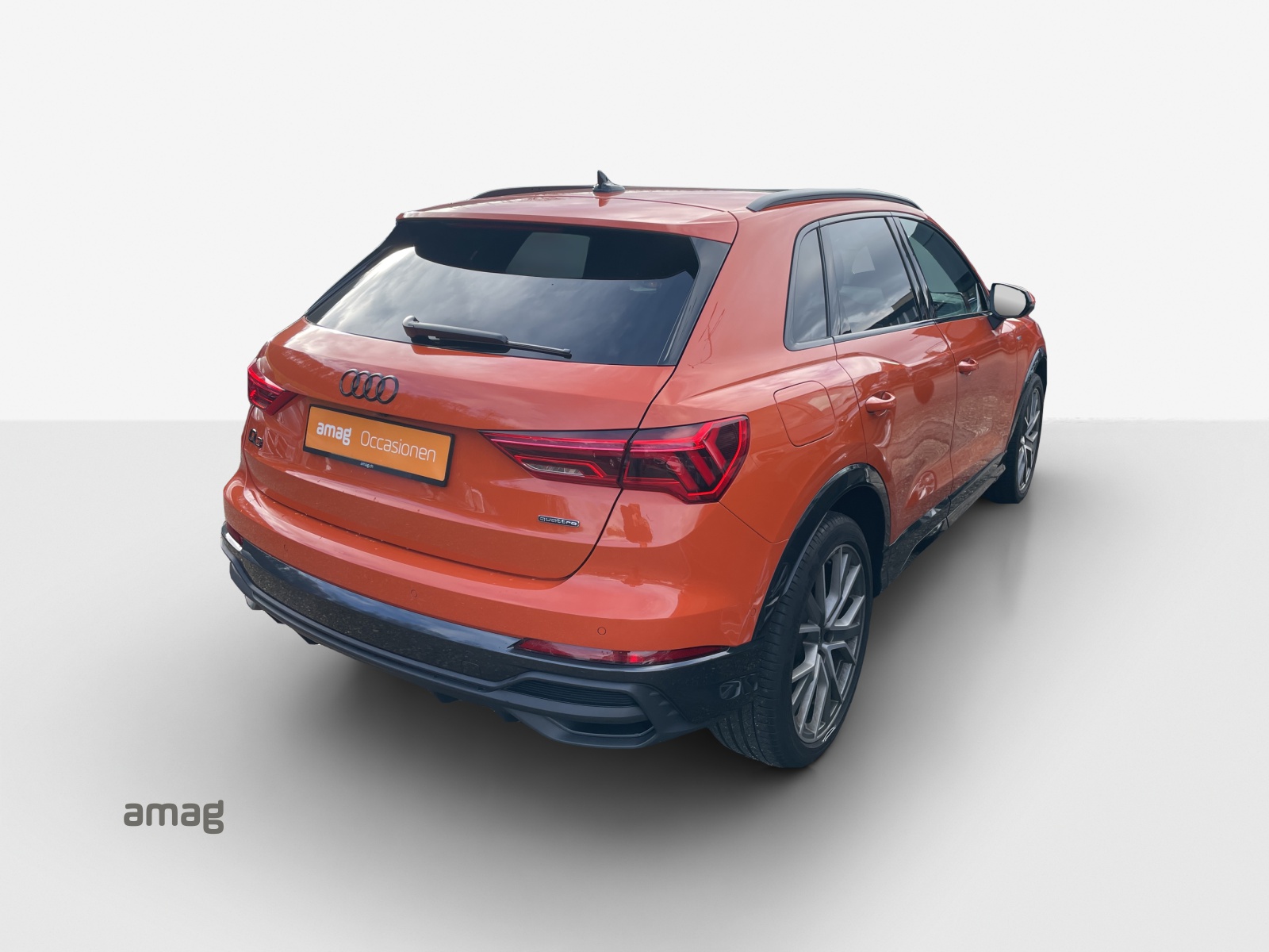 AUDI Q3 45 TFSI S line quattro S-tronic-image-4