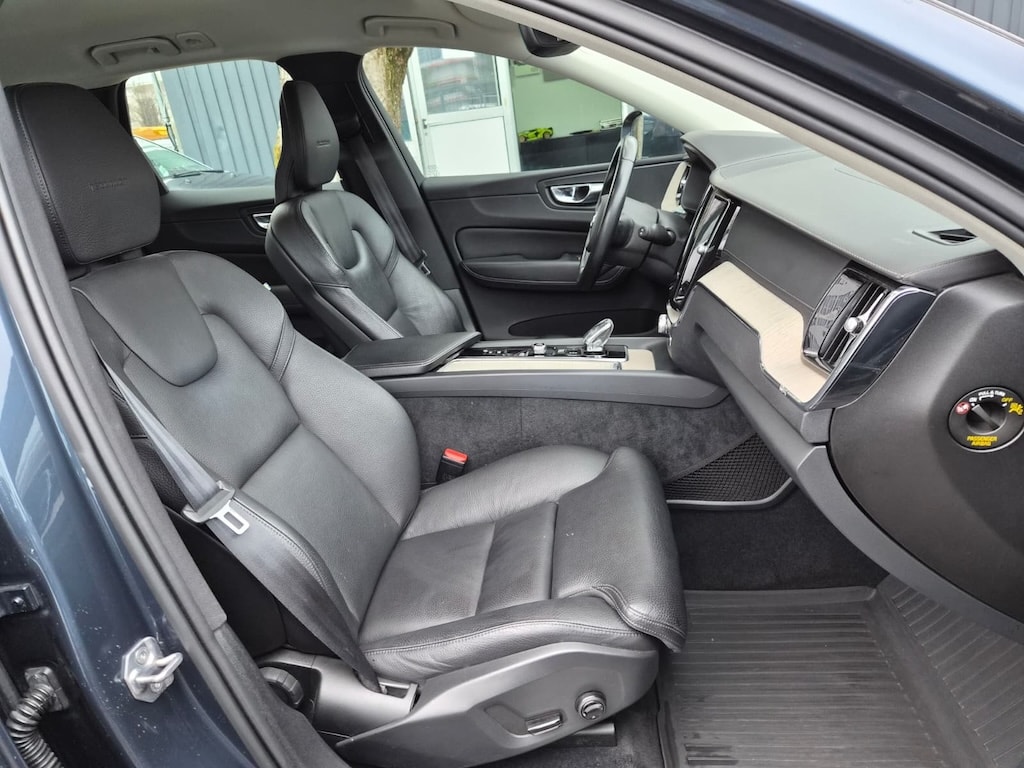 VOLVO XC60 B4 Diesel Mild Hybrid AWD Inscription Geartronic-image-10