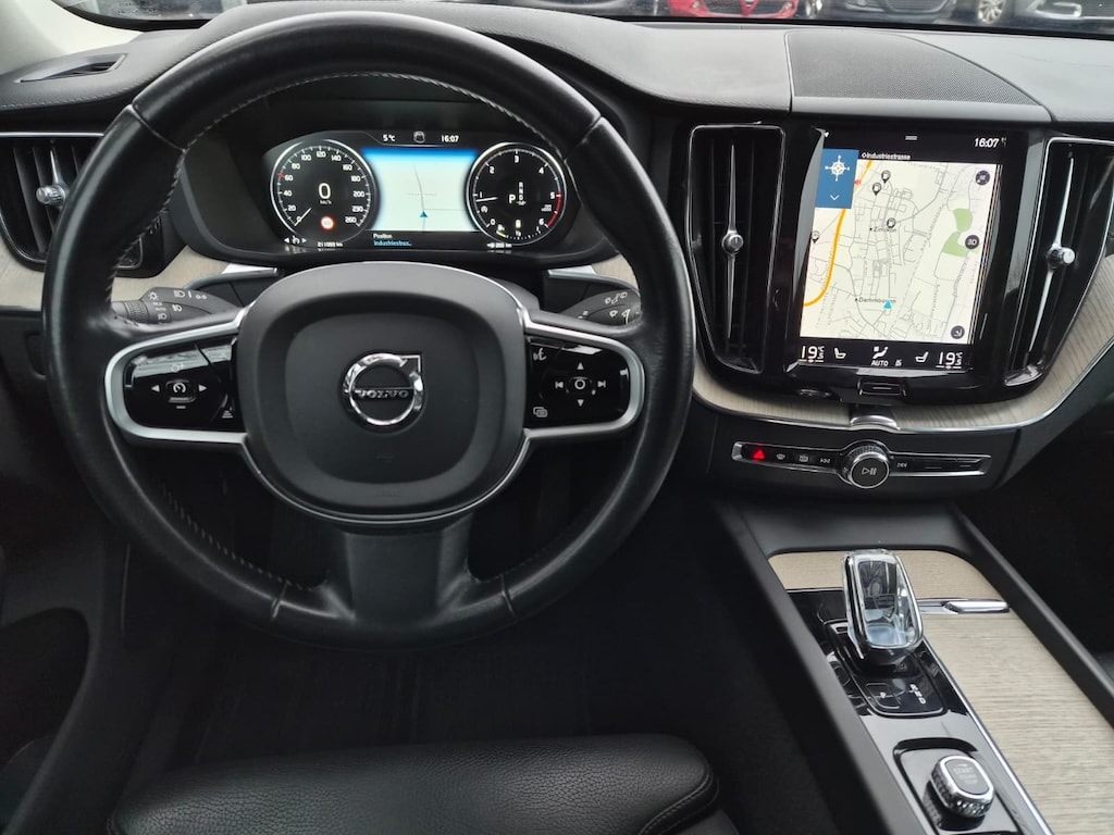 VOLVO XC60 B4 Diesel Mild Hybrid AWD Inscription Geartronic-image-12