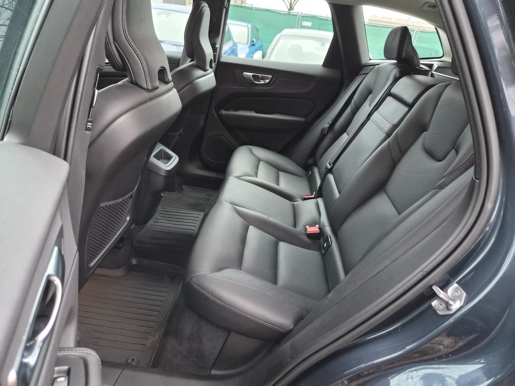 VOLVO XC60 B4 Diesel Mild Hybrid AWD Inscription Geartronic-image-8