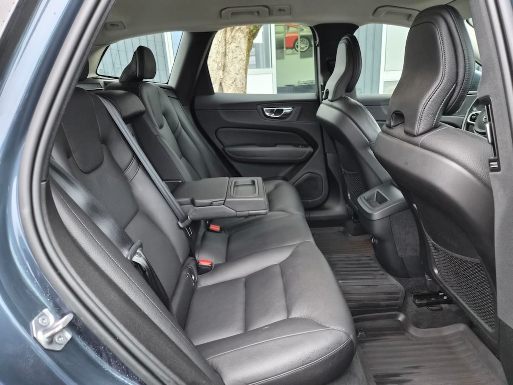 VOLVO XC60 B4 Diesel Mild Hybrid AWD Inscription Geartronic-image-9