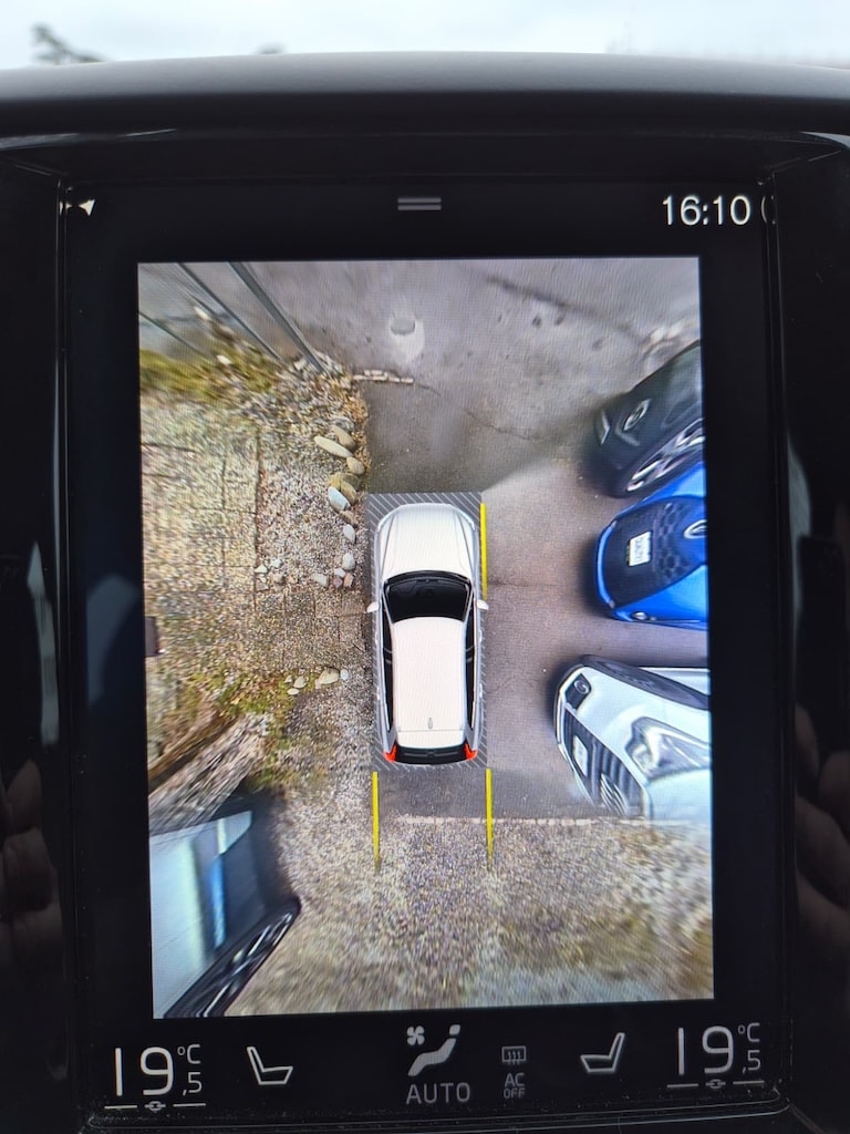 VOLVO XC60 B4 Diesel Mild Hybrid AWD Inscription Geartronic-image-13