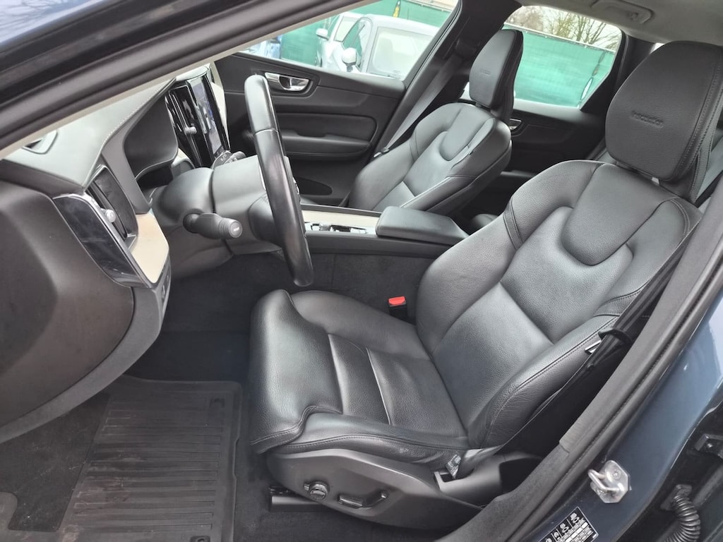 VOLVO XC60 B4 Diesel Mild Hybrid AWD Inscription Geartronic-image-7